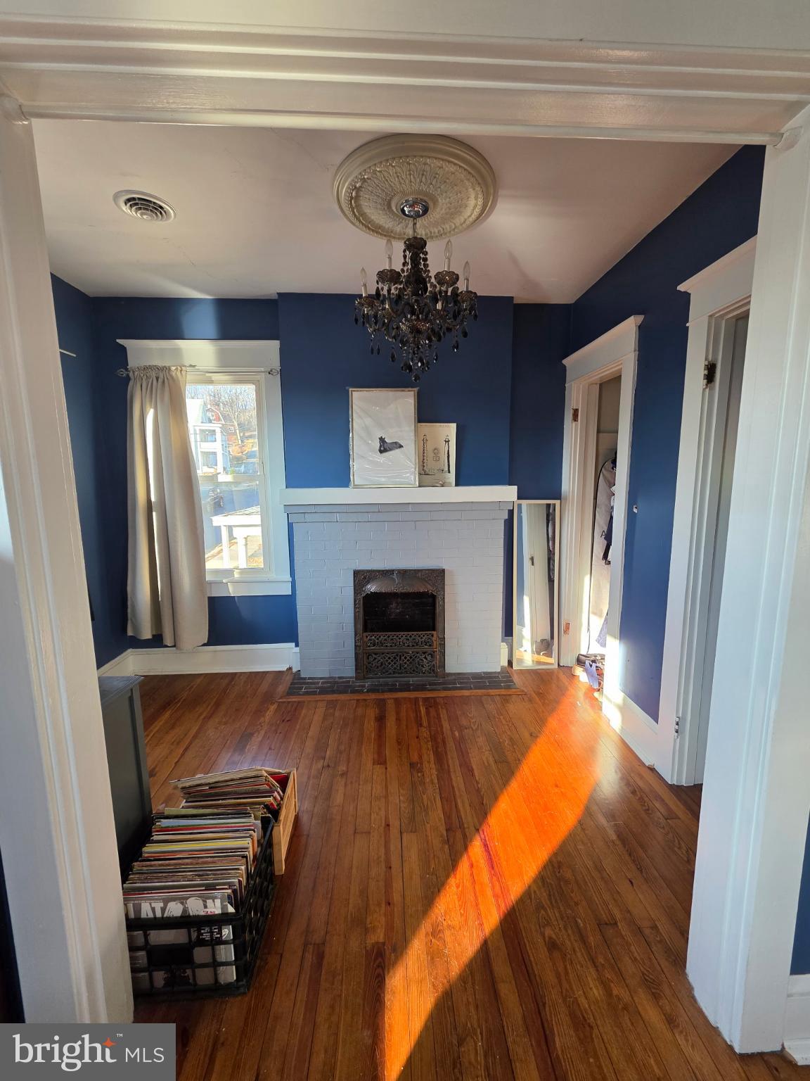 WEST SIDE - Residential