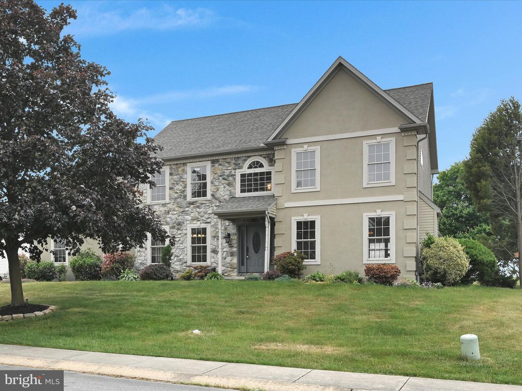 Photo of 133 ROUND HILL LN, LANCASTER, PA 17603 (MLS # PALA2035646)