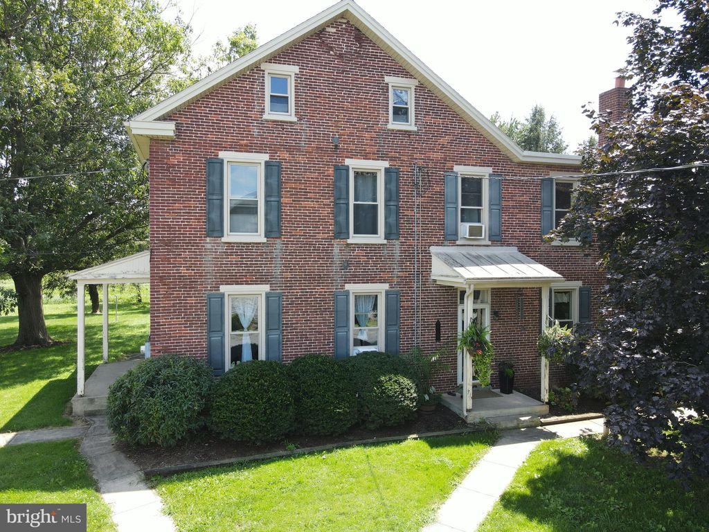 Photo of 866 Quarry Road, EAST PETERSBURG, PA 17520 (MLS # PALA2075946)