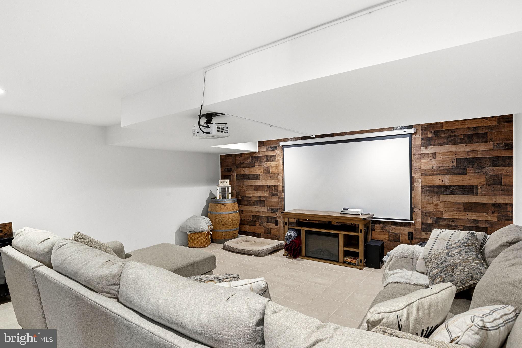 WHITE ROCK ACRES - Residential