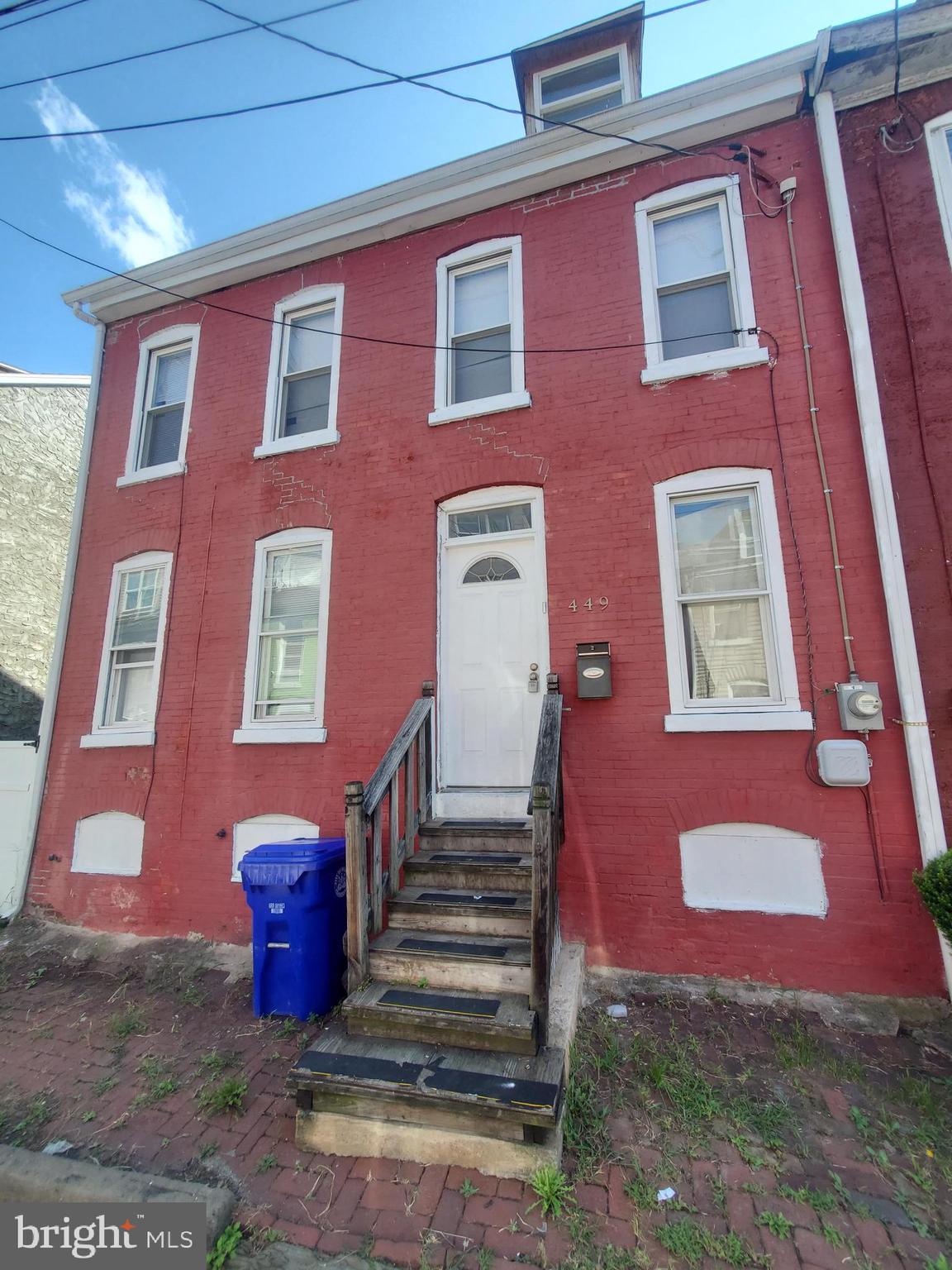 Spacious 2 Bedroom home on a quiet street. Large living room, separate dining room, private bedrooms, and a nice private fenced-in back yard. Off-street parking is available through RPA just steps away. Tenant pays all utilities including water, sewer, trash, oil, and electric.