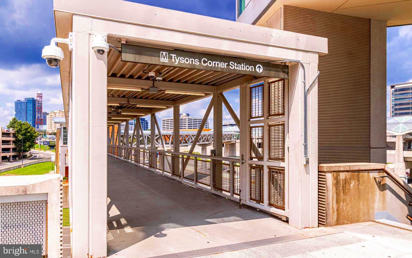 FOUNTAINS AT MCLEAN - Residential