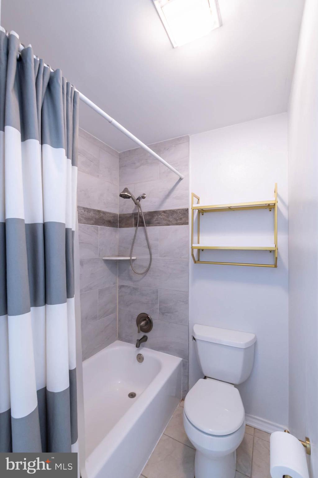 FOUNTAINS AT MCLEAN - Residential