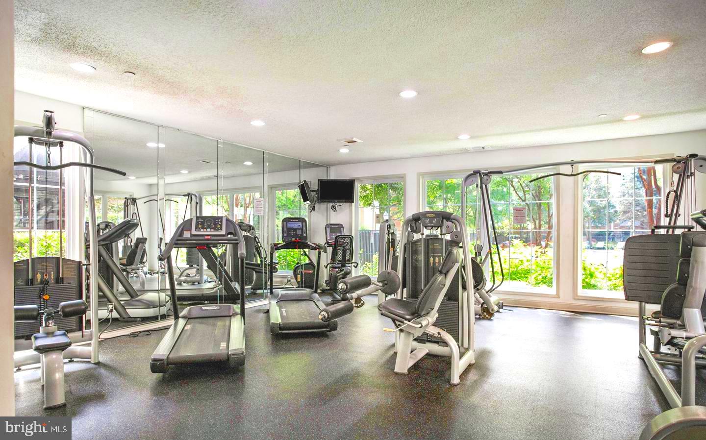 FOUNTAINS AT MCLEAN - Residential