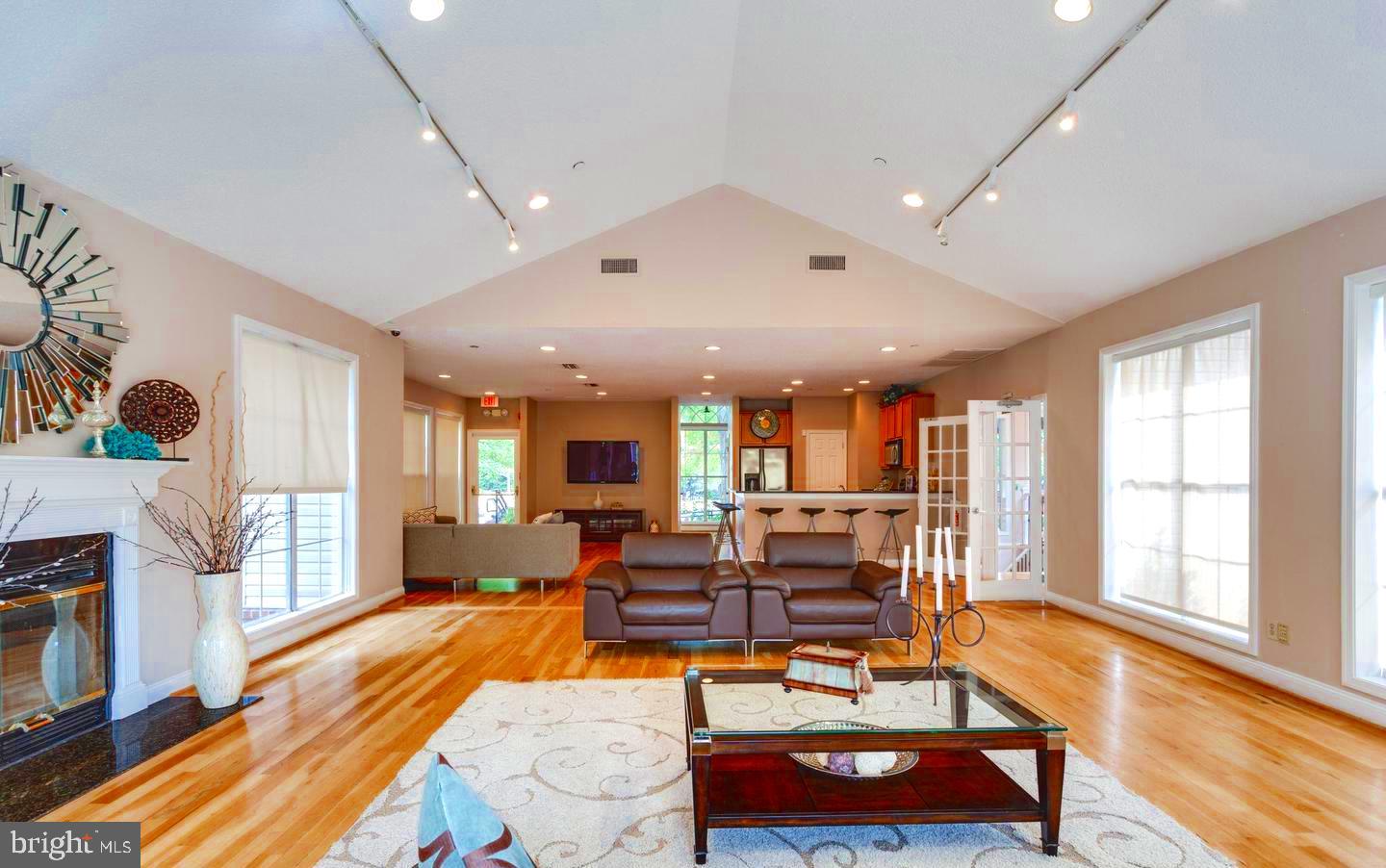 FOUNTAINS AT MCLEAN - Residential