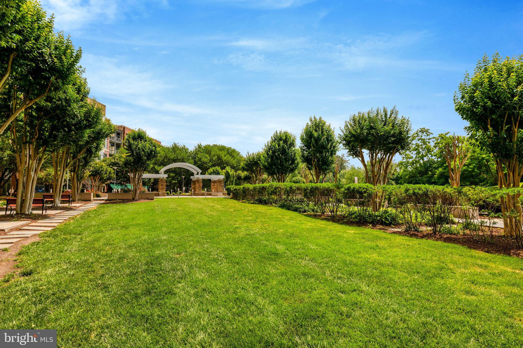 ONE PARK CREST CONDOMINIUM - Residential