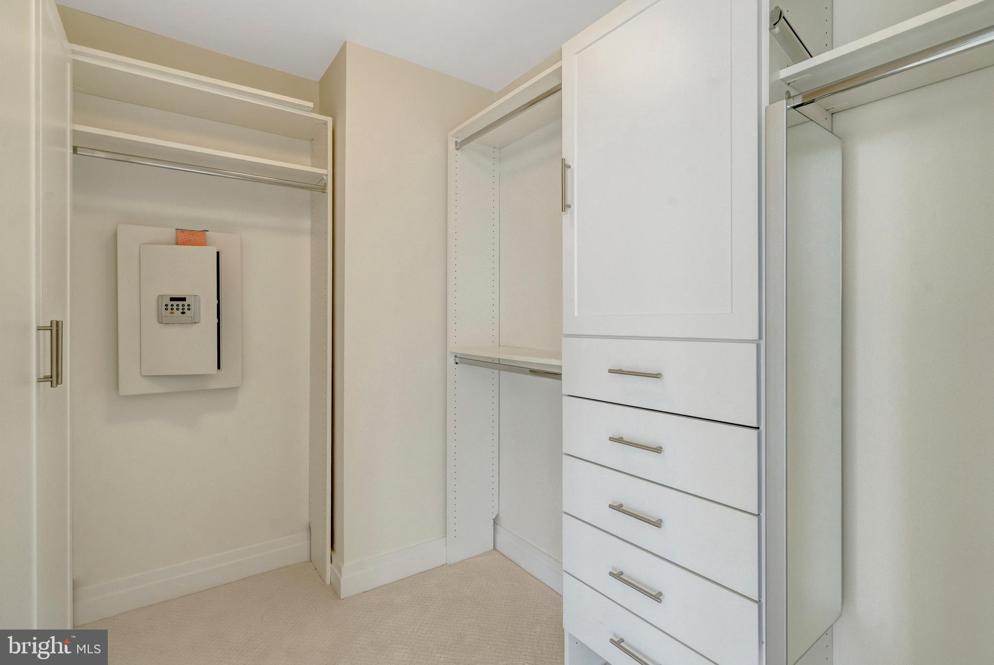 ONE PARK CREST CONDOMINIUM - Residential