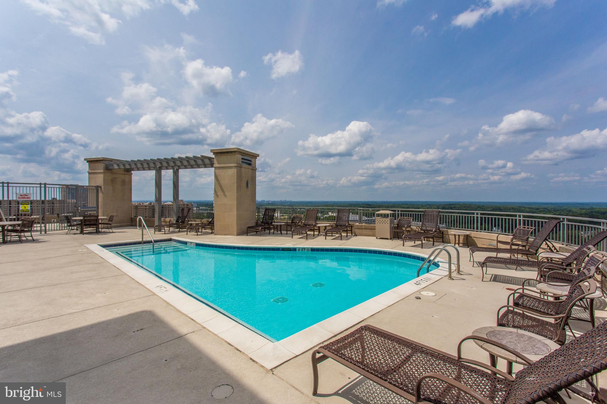 ONE PARK CREST CONDOMINIUM - Residential