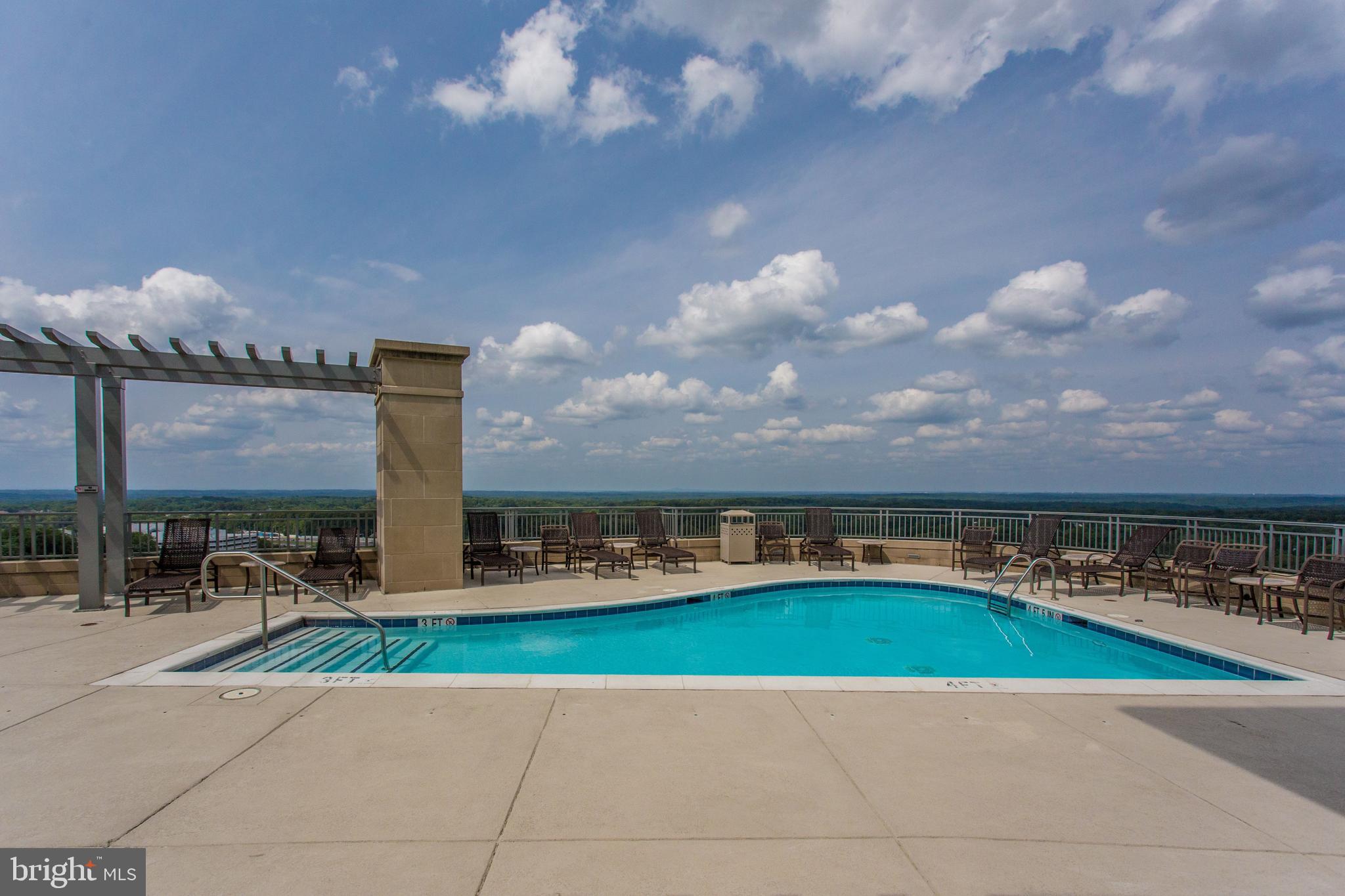 ONE PARK CREST CONDOMINIUM - Residential