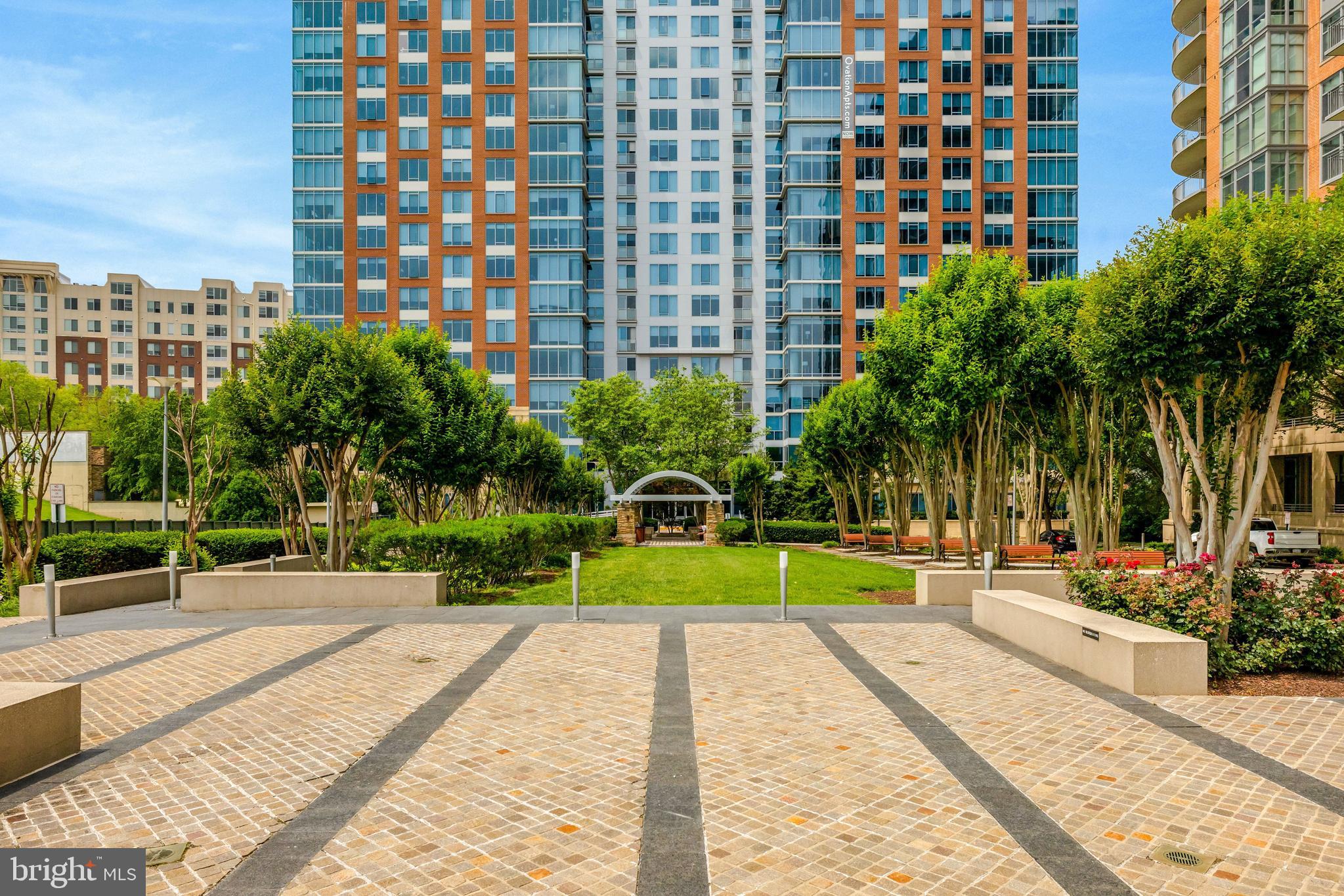 ONE PARK CREST CONDOMINIUM - Residential