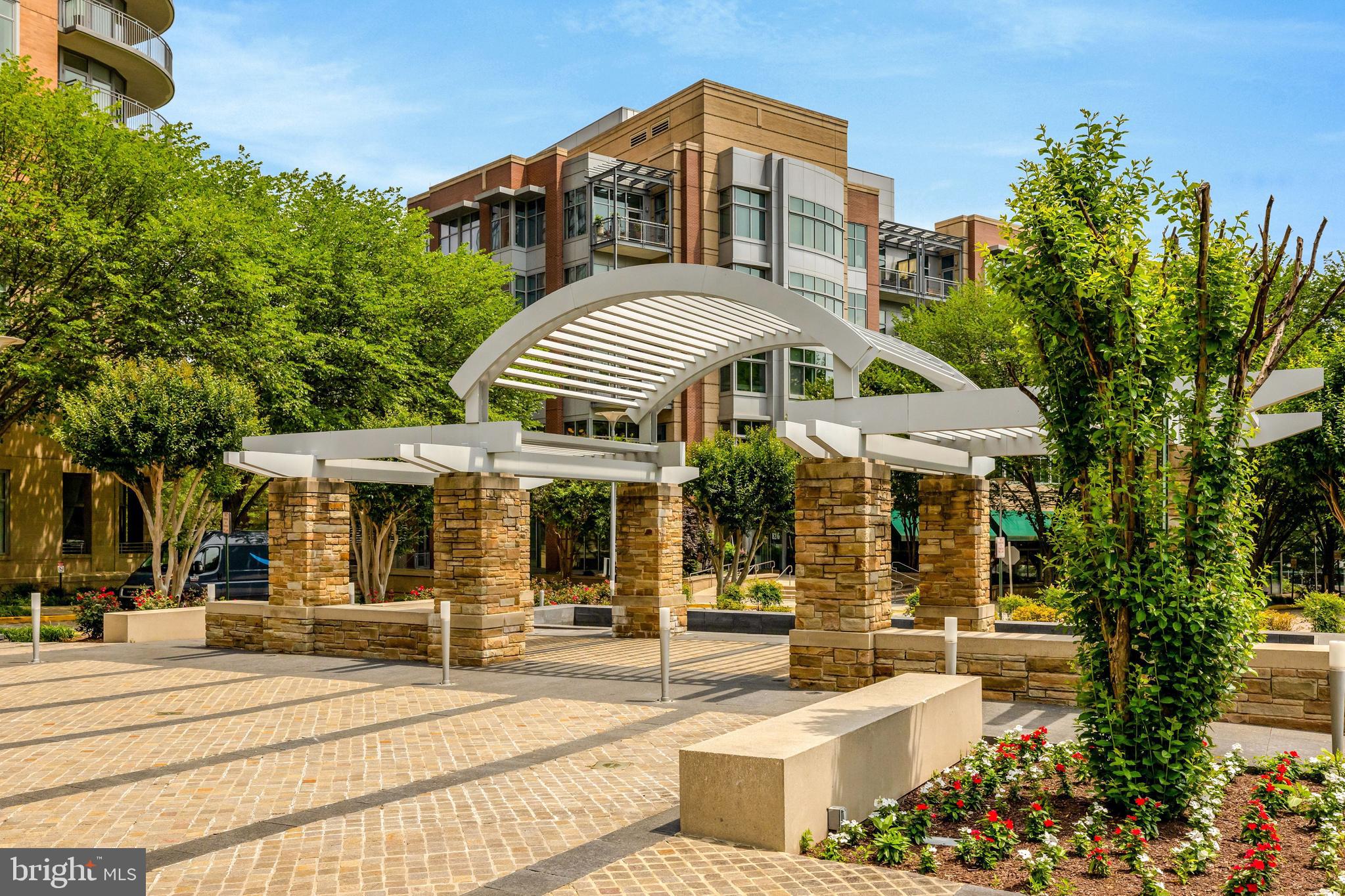 ONE PARK CREST CONDOMINIUM - Residential