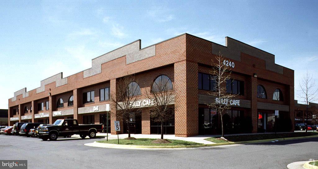 MARIAH BUSINESS CENTER - Commercial Lease