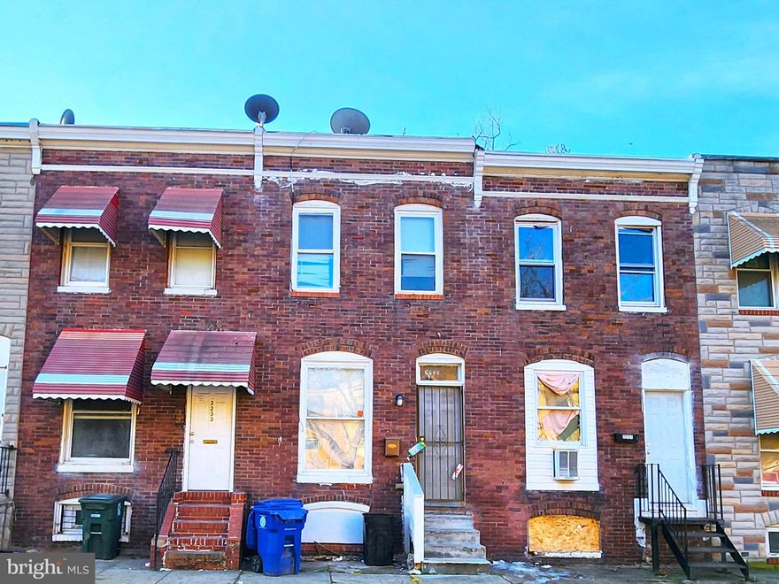 POST AUCTION: MAKE AN OFFER! 2 Story Townhouse located in the Carrollton Ridge area of Baltimore City. Residents can enjoy the nearby attractions such as Westside Shopping Center, Carroll Park, Carroll Park Golf Course, Mount Clare Junction Shopping Center, Grace Medical Center, & West Baltimore MARC Station. Property is Vacant. Easy Access to Major Traffic Artery Wilkens Ave. Deposit: $7,500.