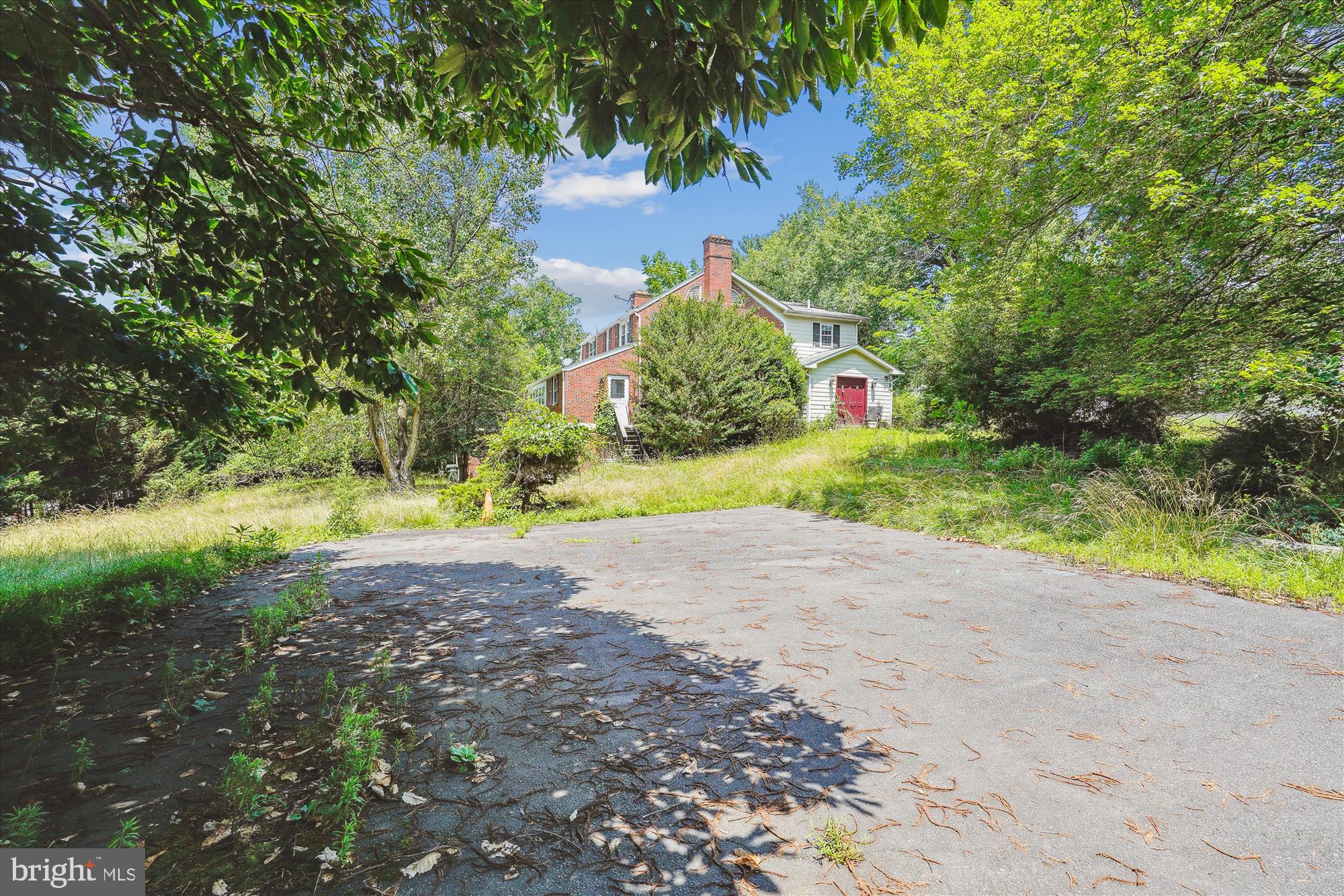 Located in the highly sought after Langley High School pyramid in Vienna, VA, this property
presents a fantastic opportunity for renovation or new construction. The existing 6 bedroom home, built
in 1945, sits on a spacious 42,209 square foot lot. With approximately 4,000 SF on 3 levels, the
possibilities are endless.
Take advantage of the dual access points from Leesburg Pike (current) and Colvin Forest Drive (future-deeded; currently only an easement). Don't miss out on this rare chance to create your dream home in a
prime location. Please see the floorplan and virtual tour of existing home. Also see plans for new home
on property which will convey.