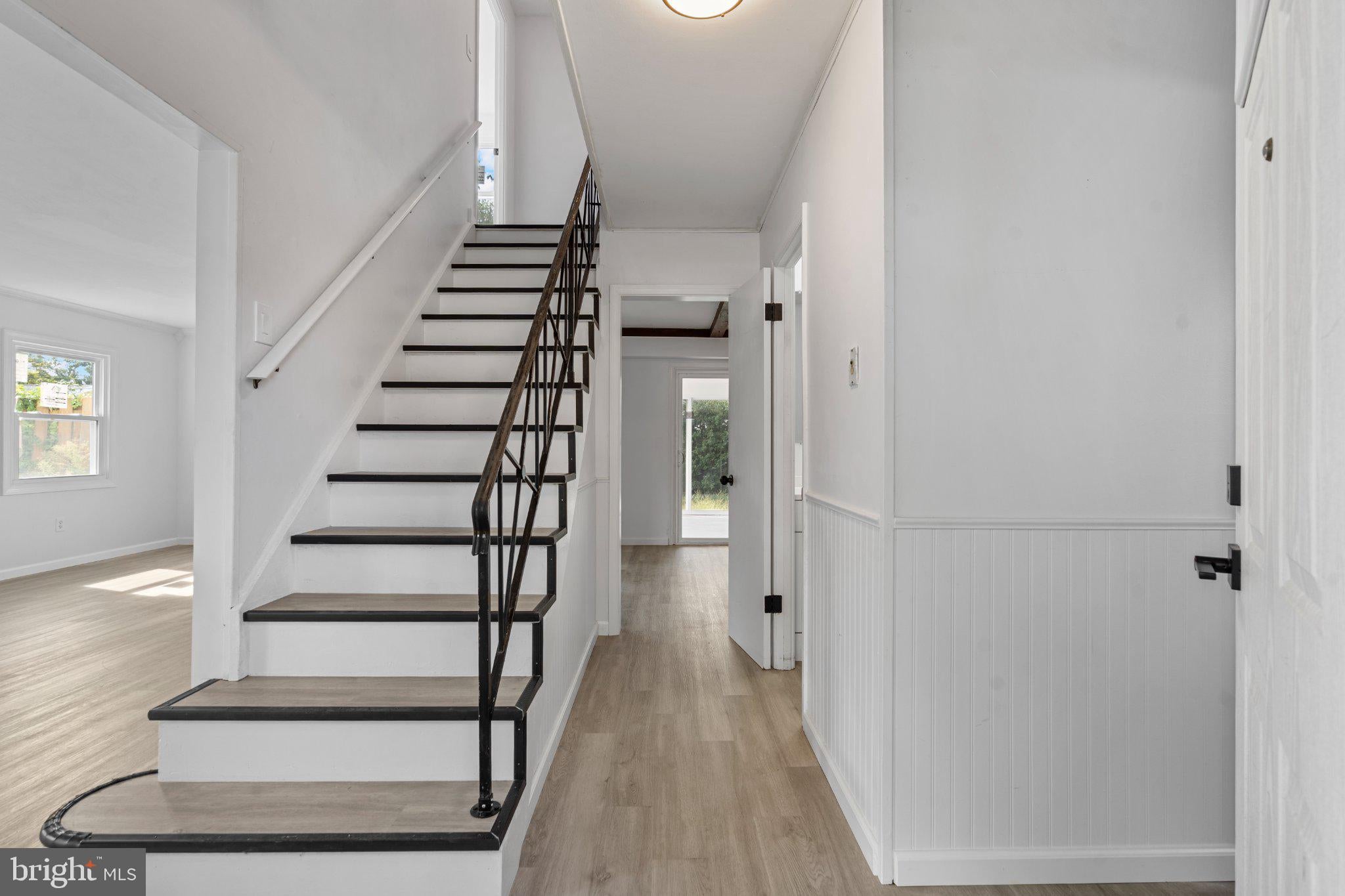 8 HOLTON LANE