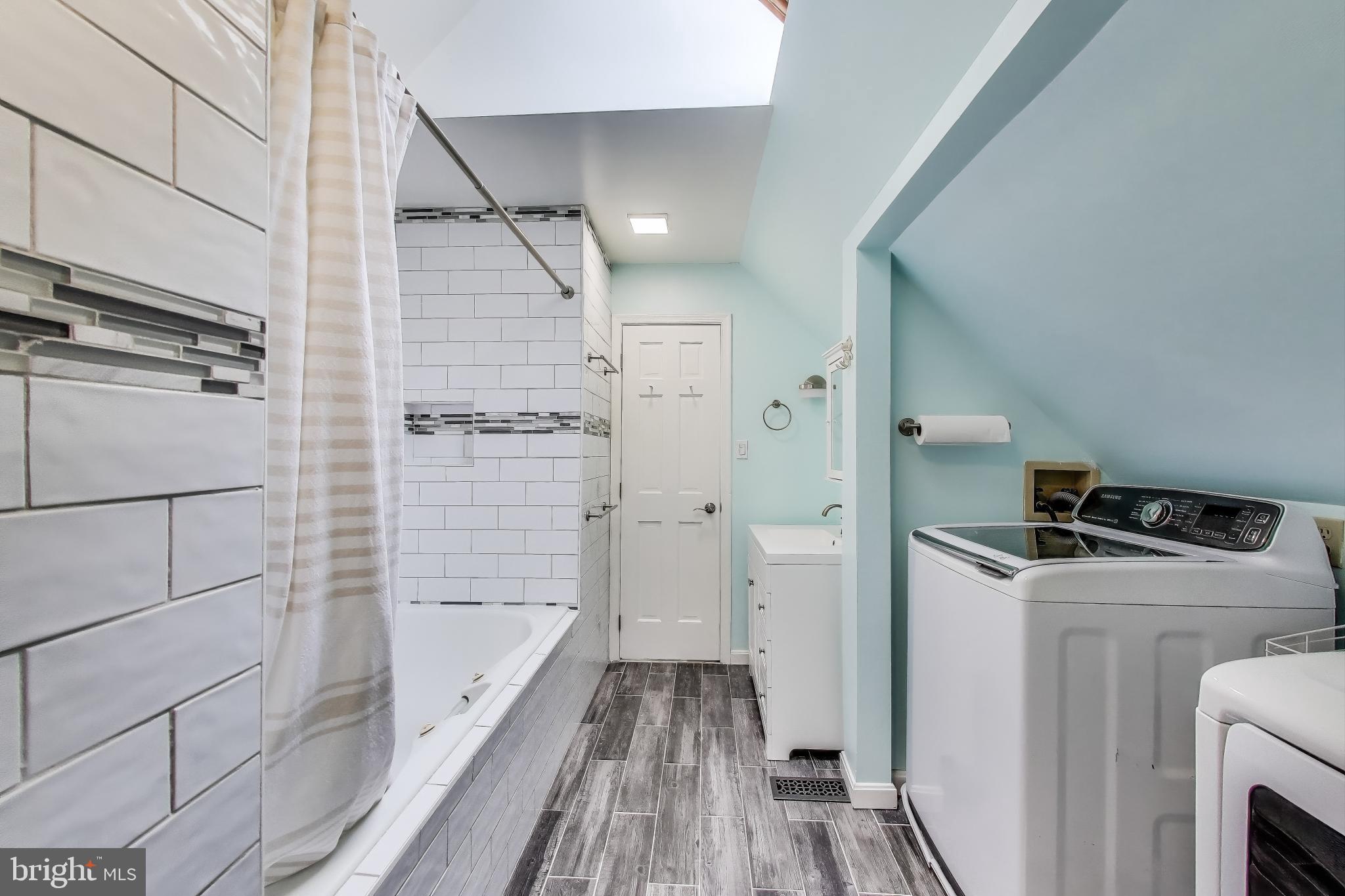 LONG BEACH - Residential