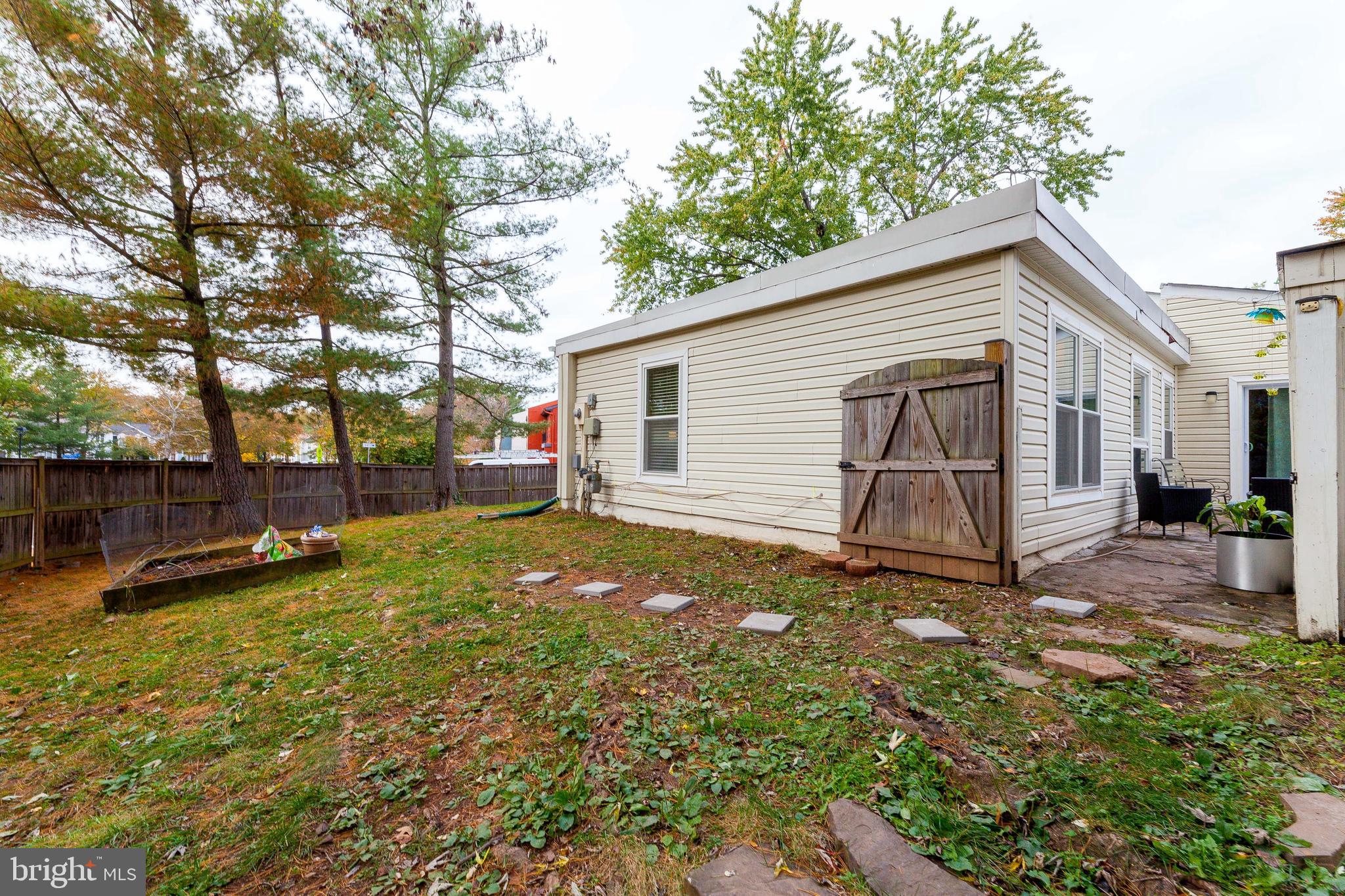 LONDON TOWNE - Residential