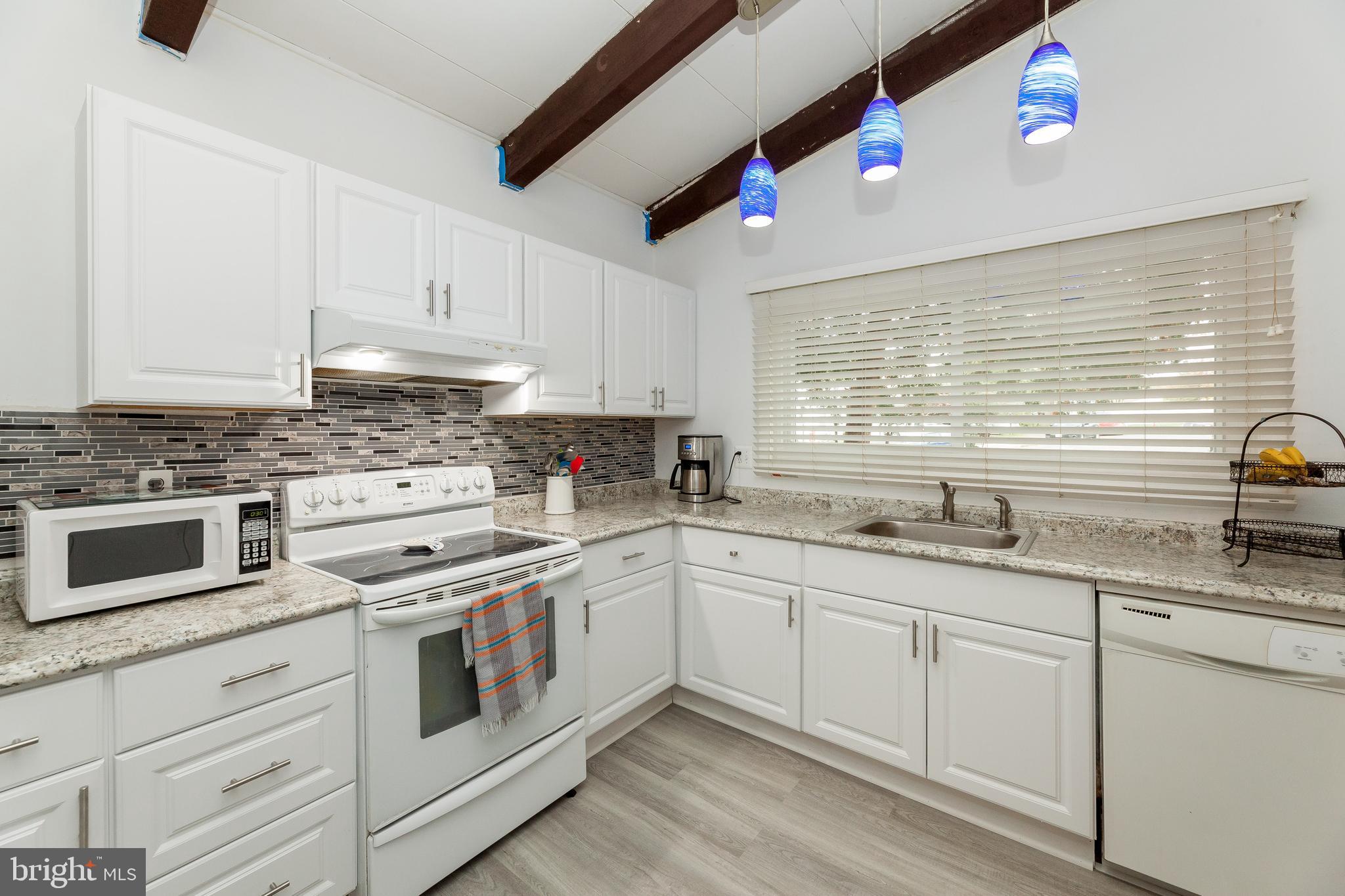 LONDON TOWNE - Residential