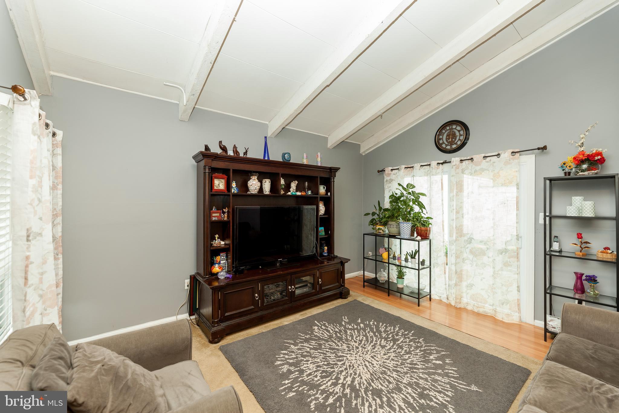 LONDON TOWNE - Residential