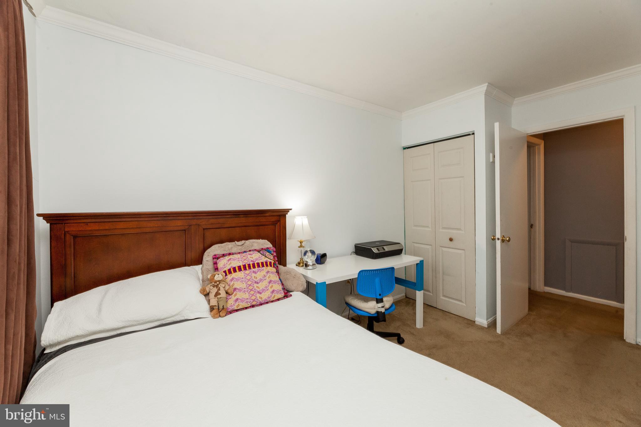 LONDON TOWNE - Residential