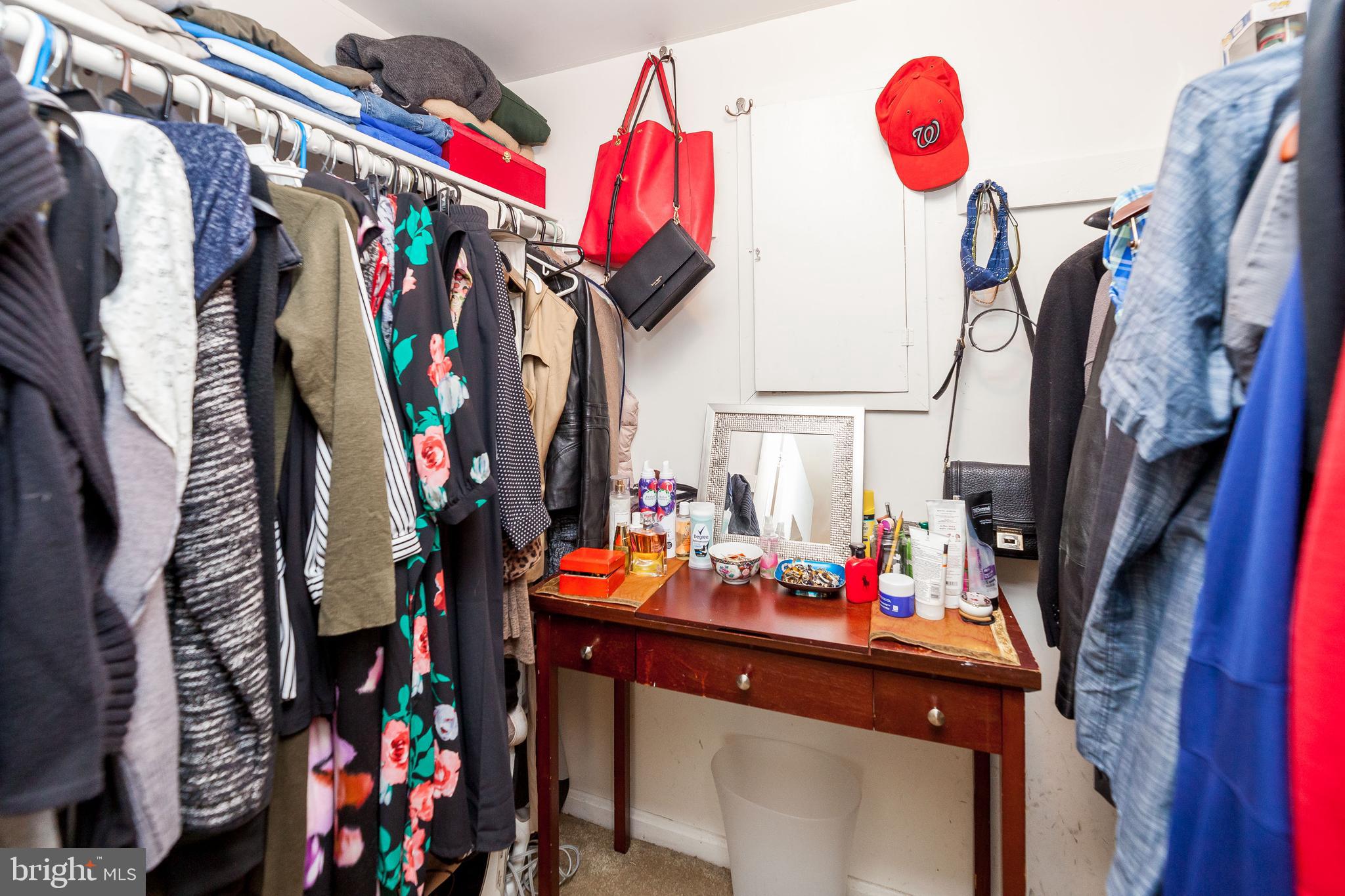 LONDON TOWNE - Residential