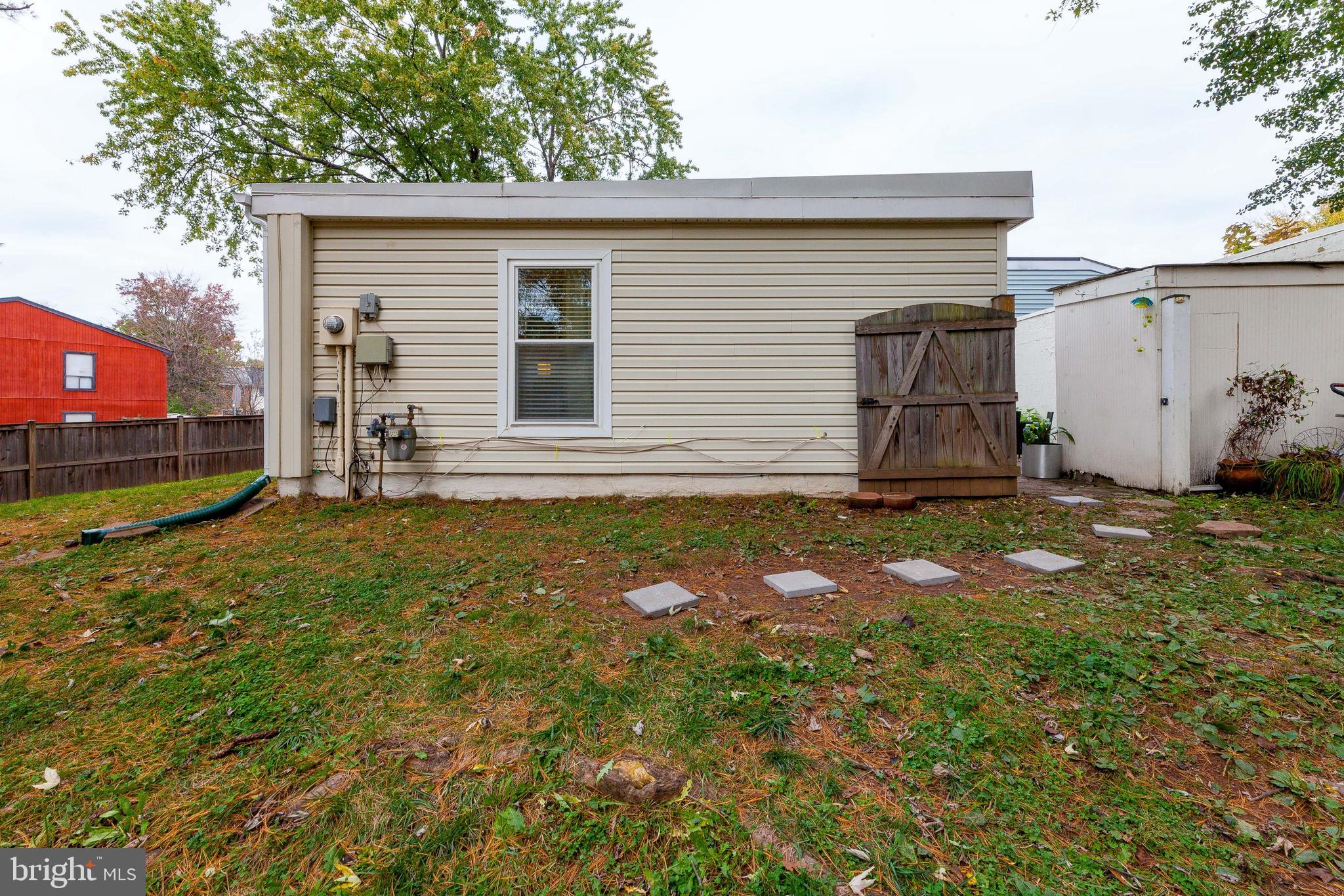 LONDON TOWNE - Residential