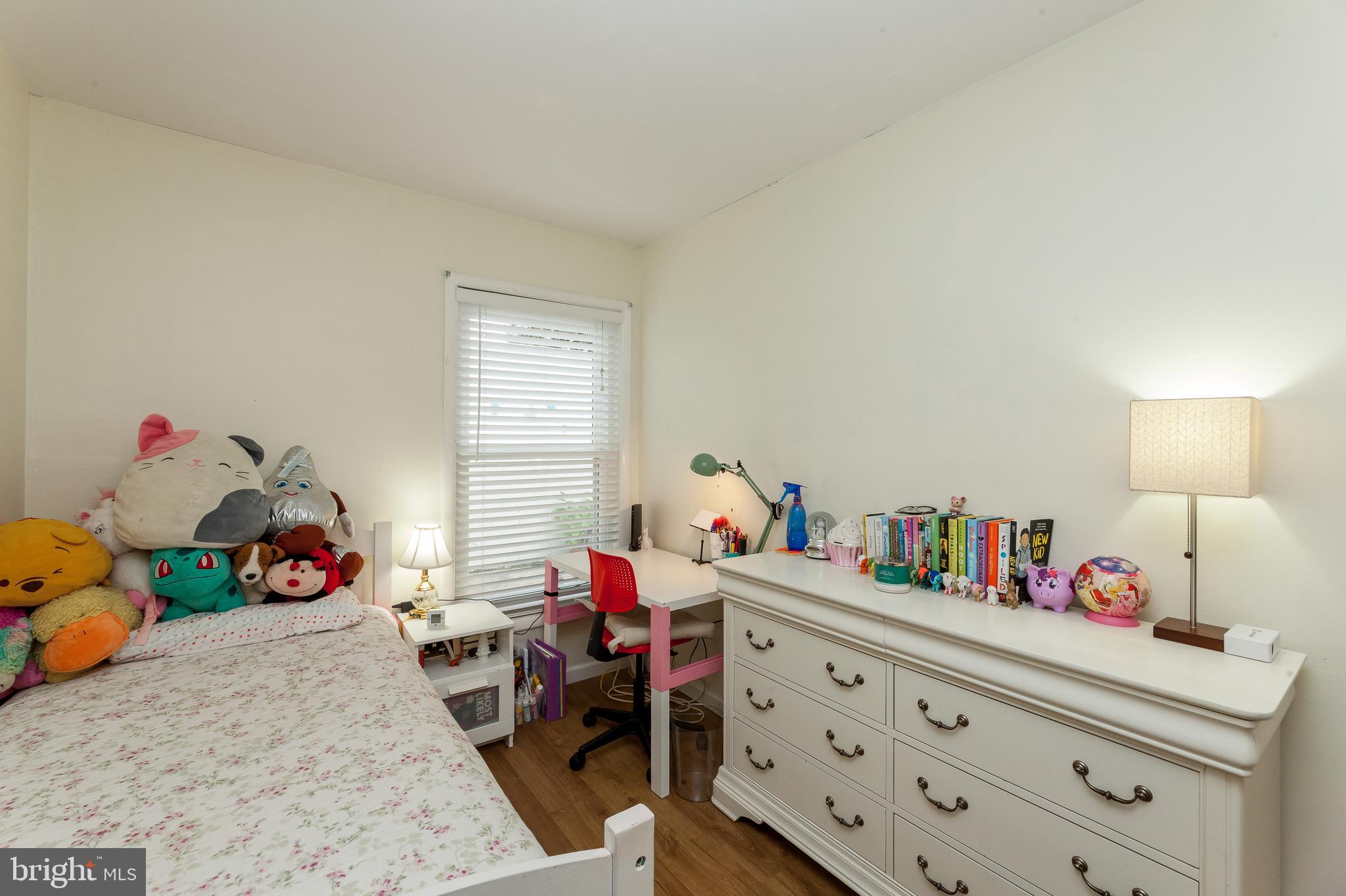 LONDON TOWNE - Residential