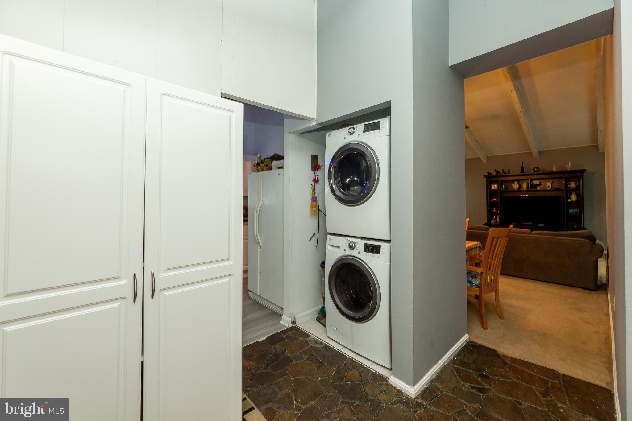 LONDON TOWNE - Residential