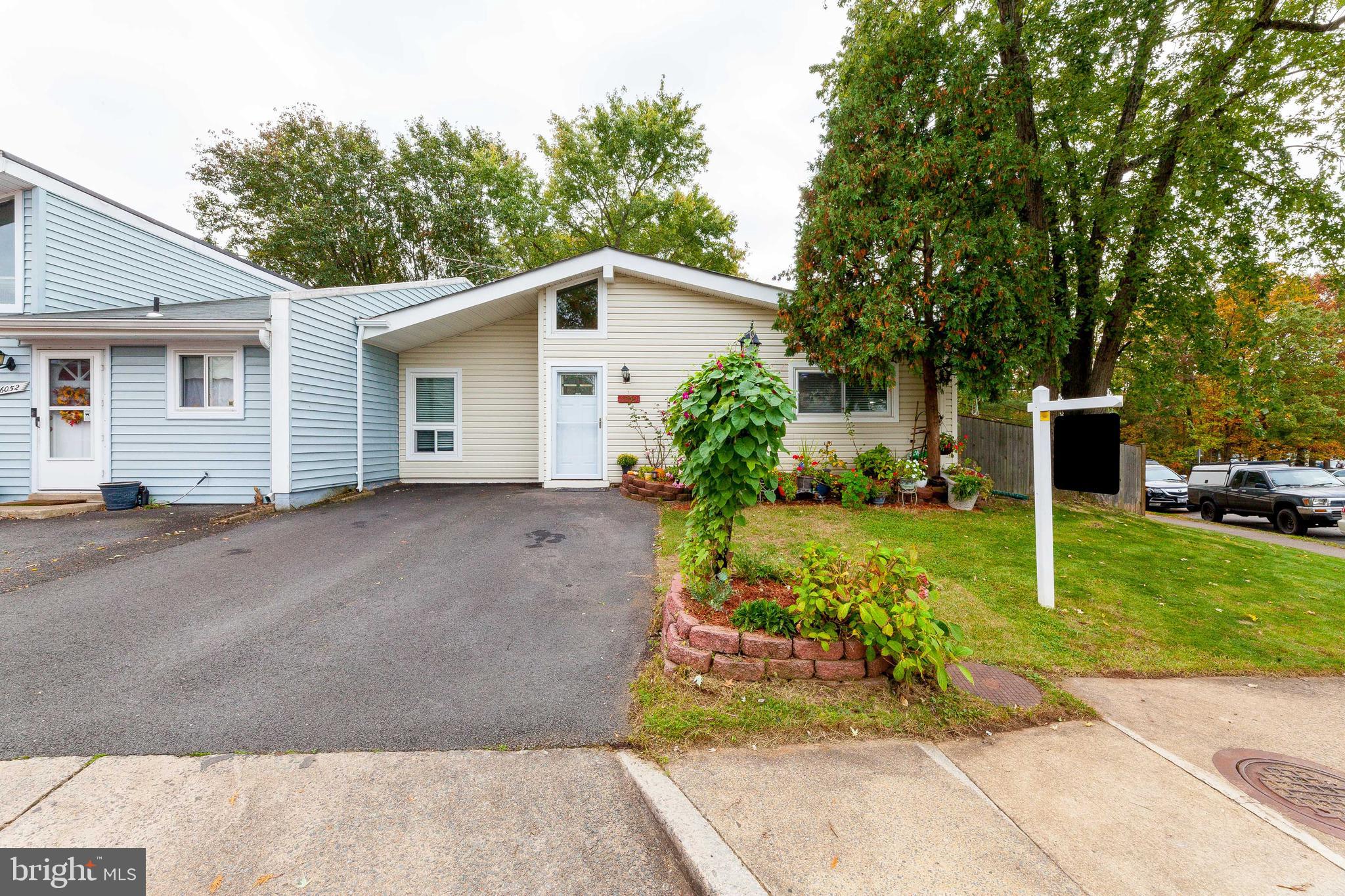 LONDON TOWNE - Residential