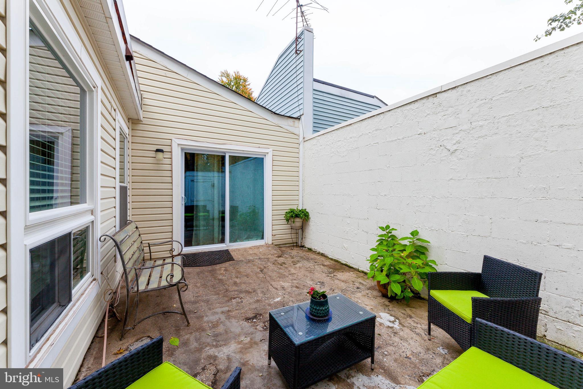 LONDON TOWNE - Residential