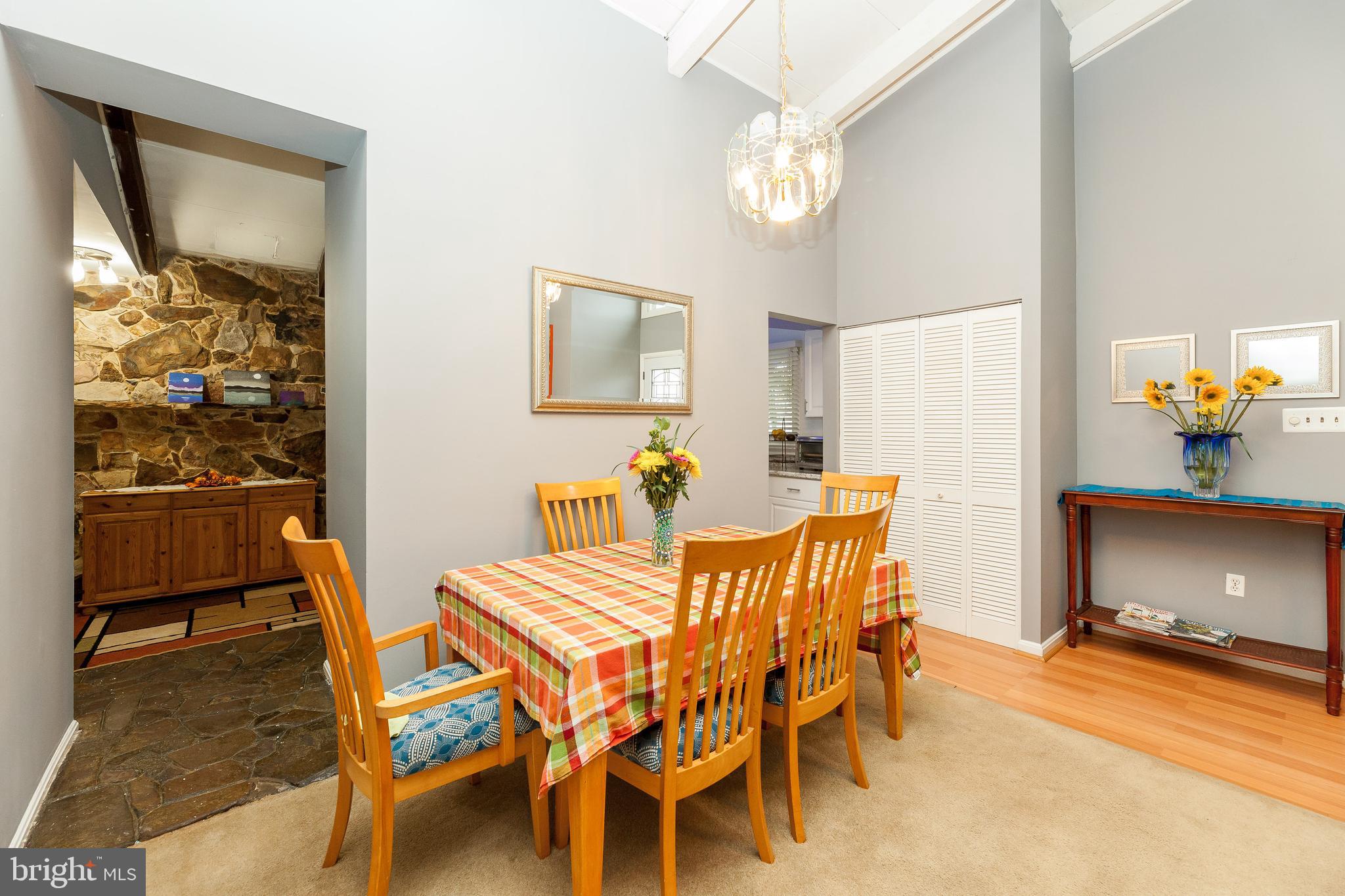 LONDON TOWNE - Residential