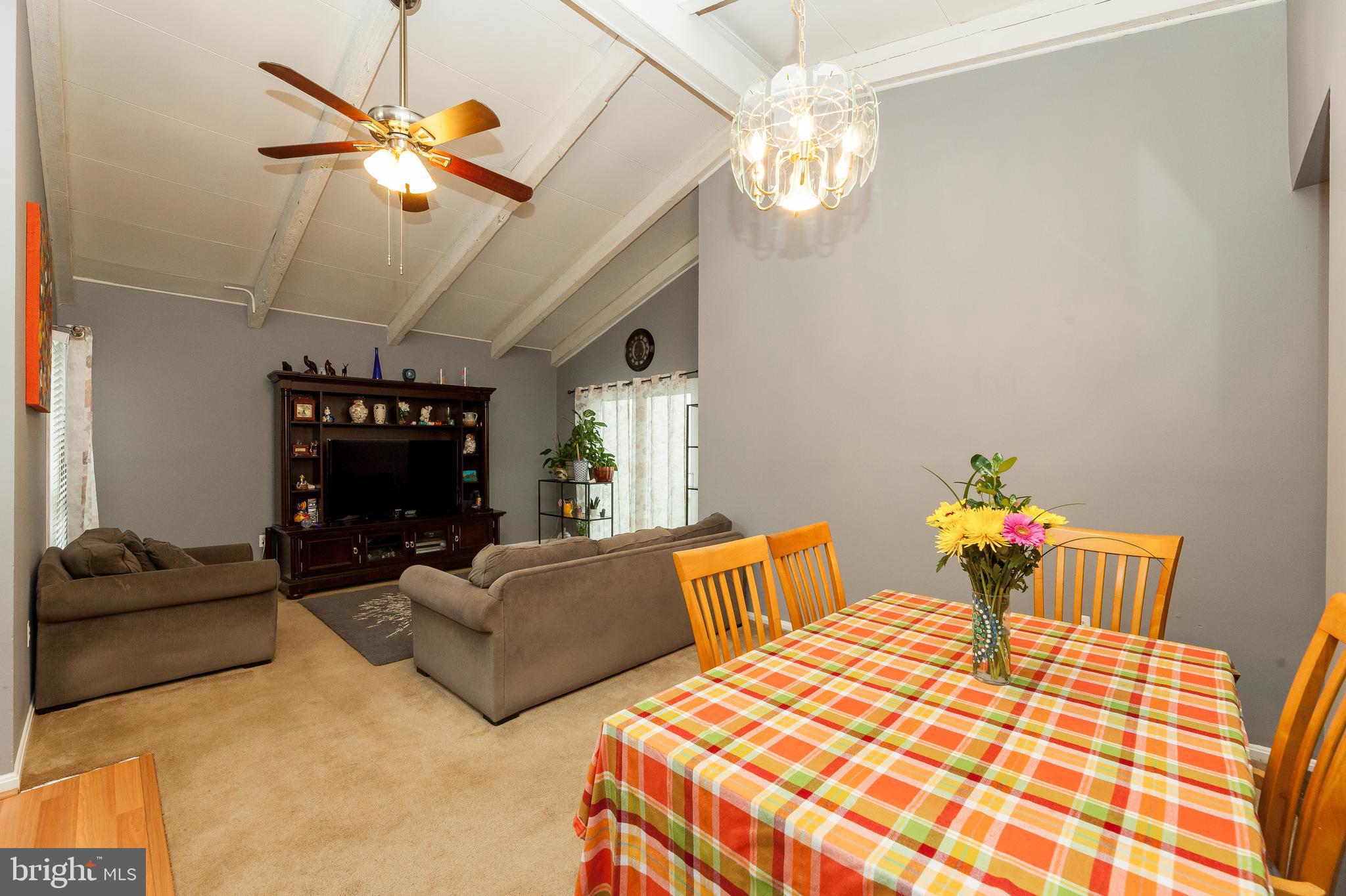 LONDON TOWNE - Residential