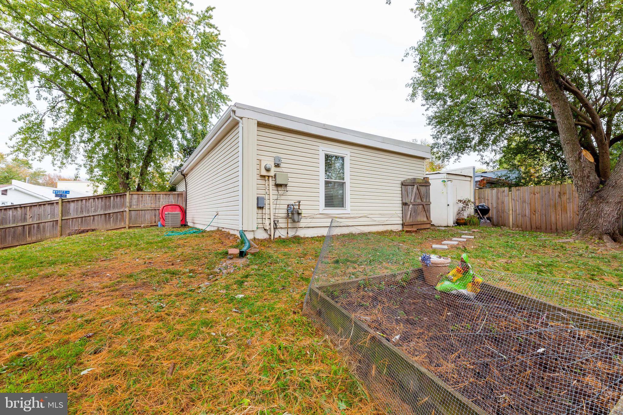 LONDON TOWNE - Residential