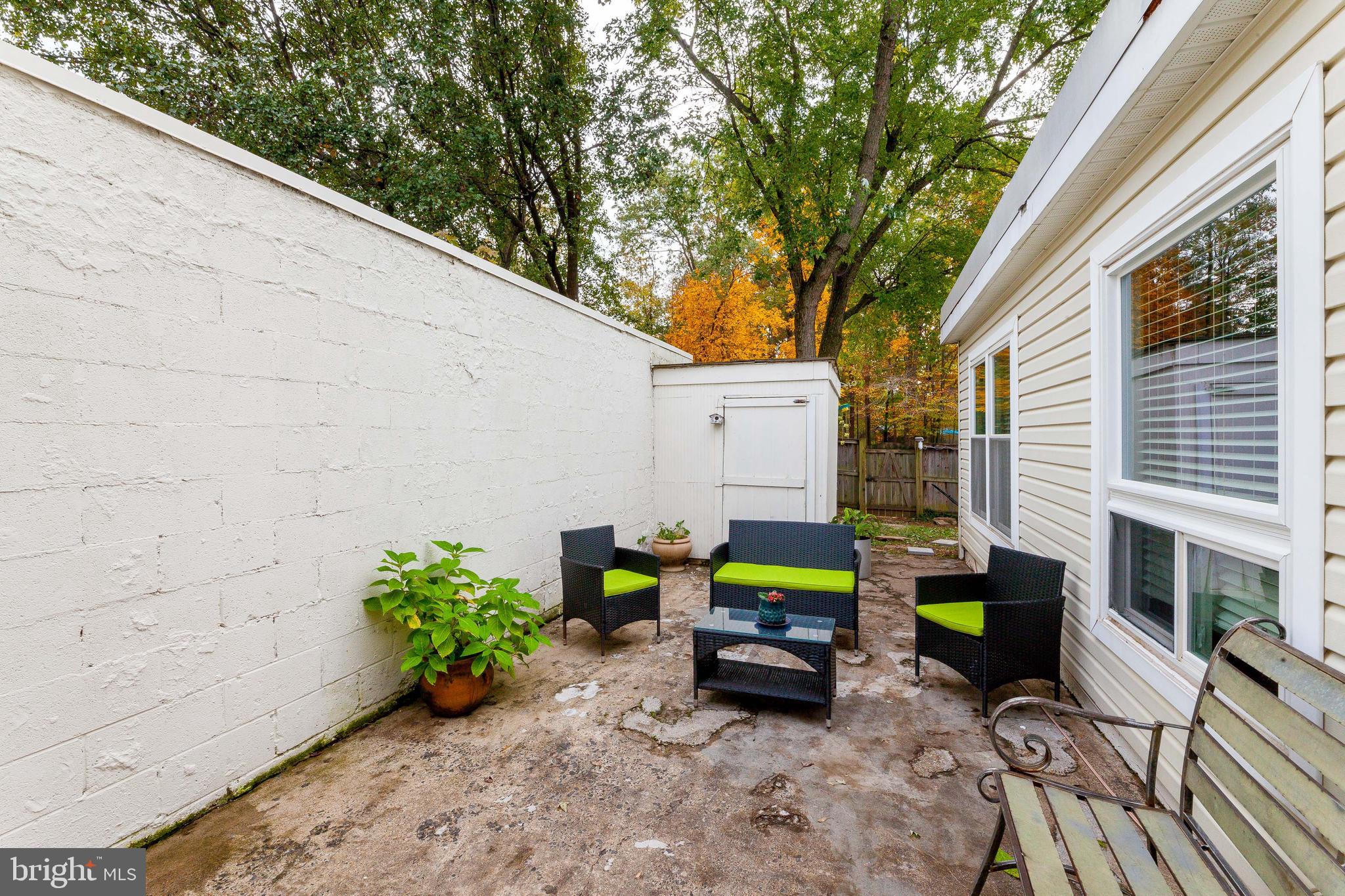 LONDON TOWNE - Residential