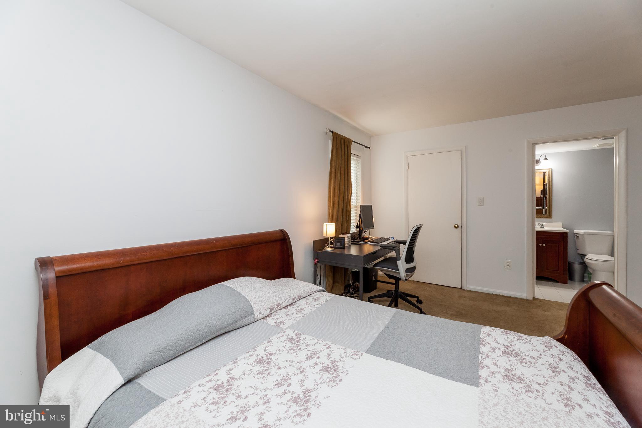 LONDON TOWNE - Residential