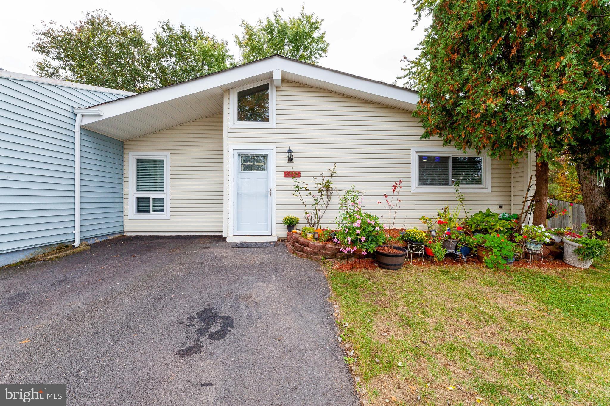 LONDON TOWNE - Residential