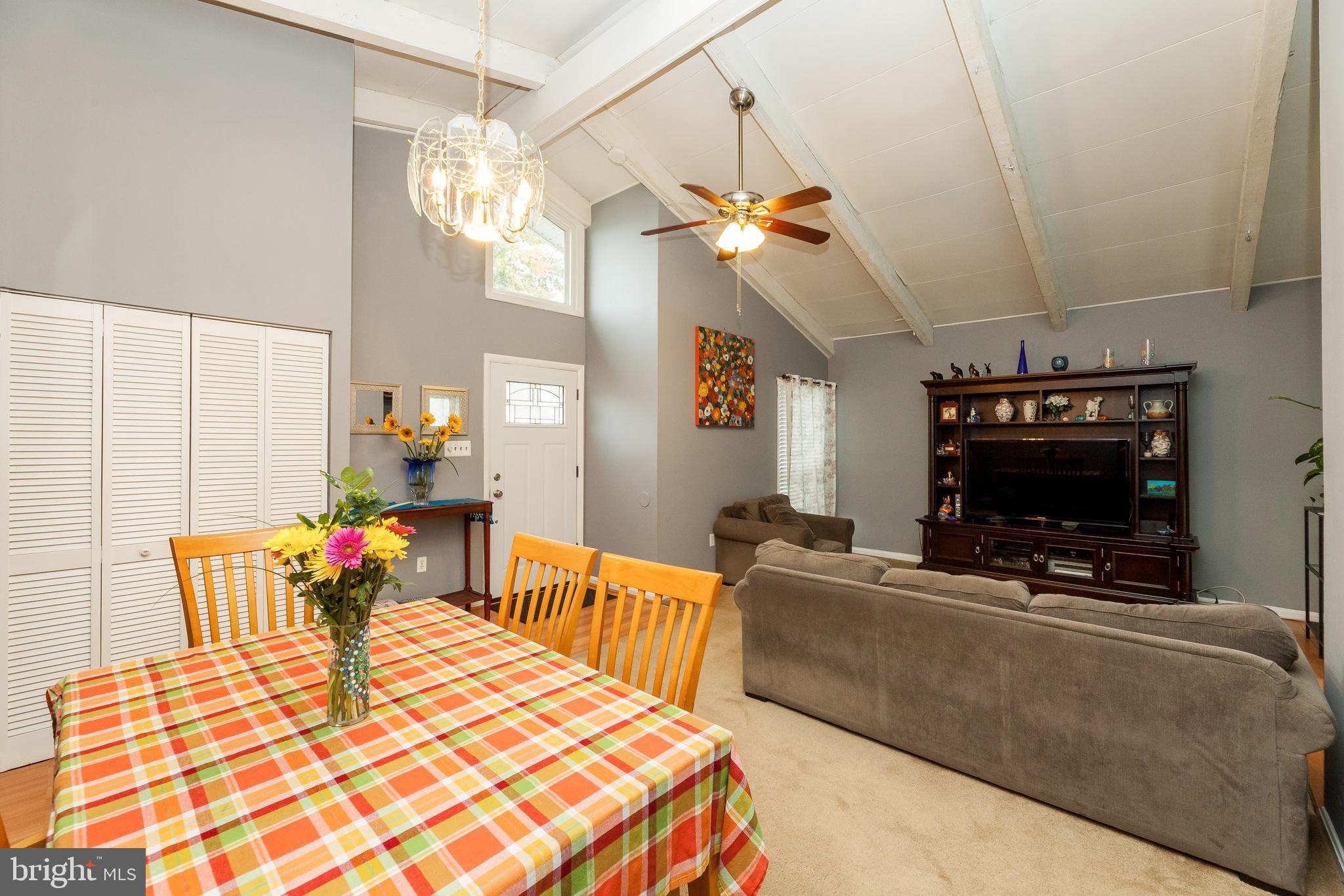 LONDON TOWNE - Residential