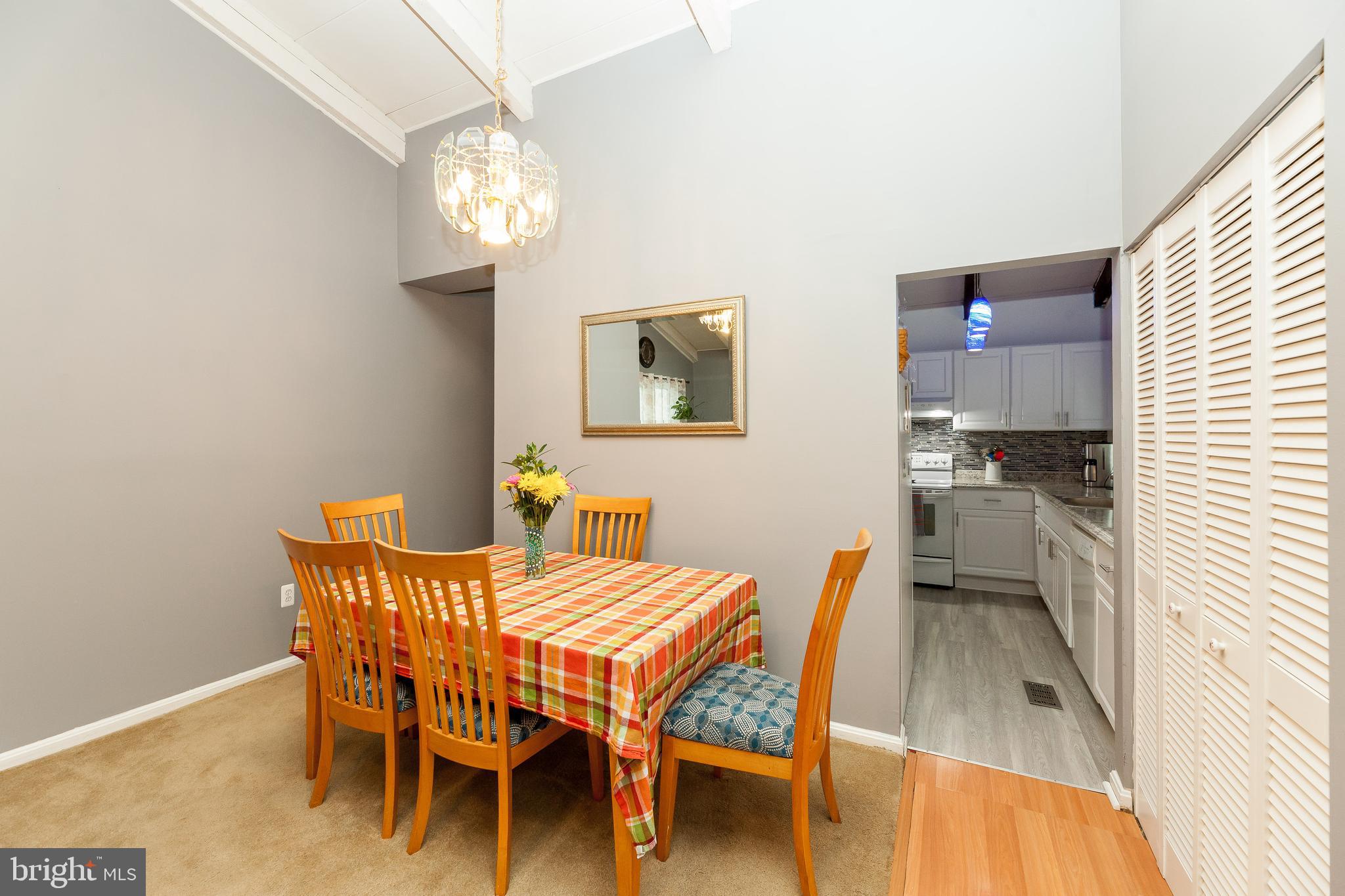 LONDON TOWNE - Residential