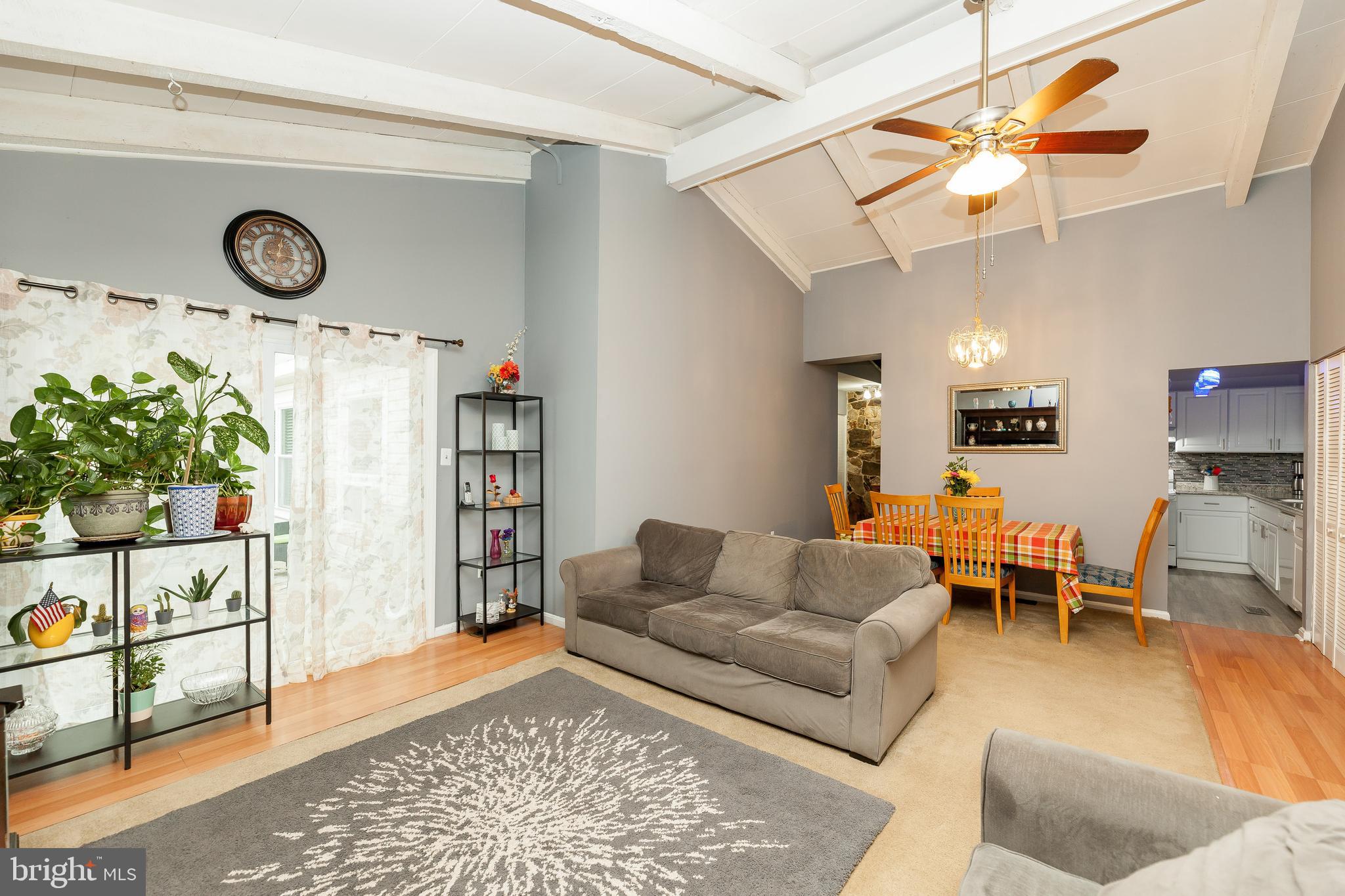 LONDON TOWNE - Residential