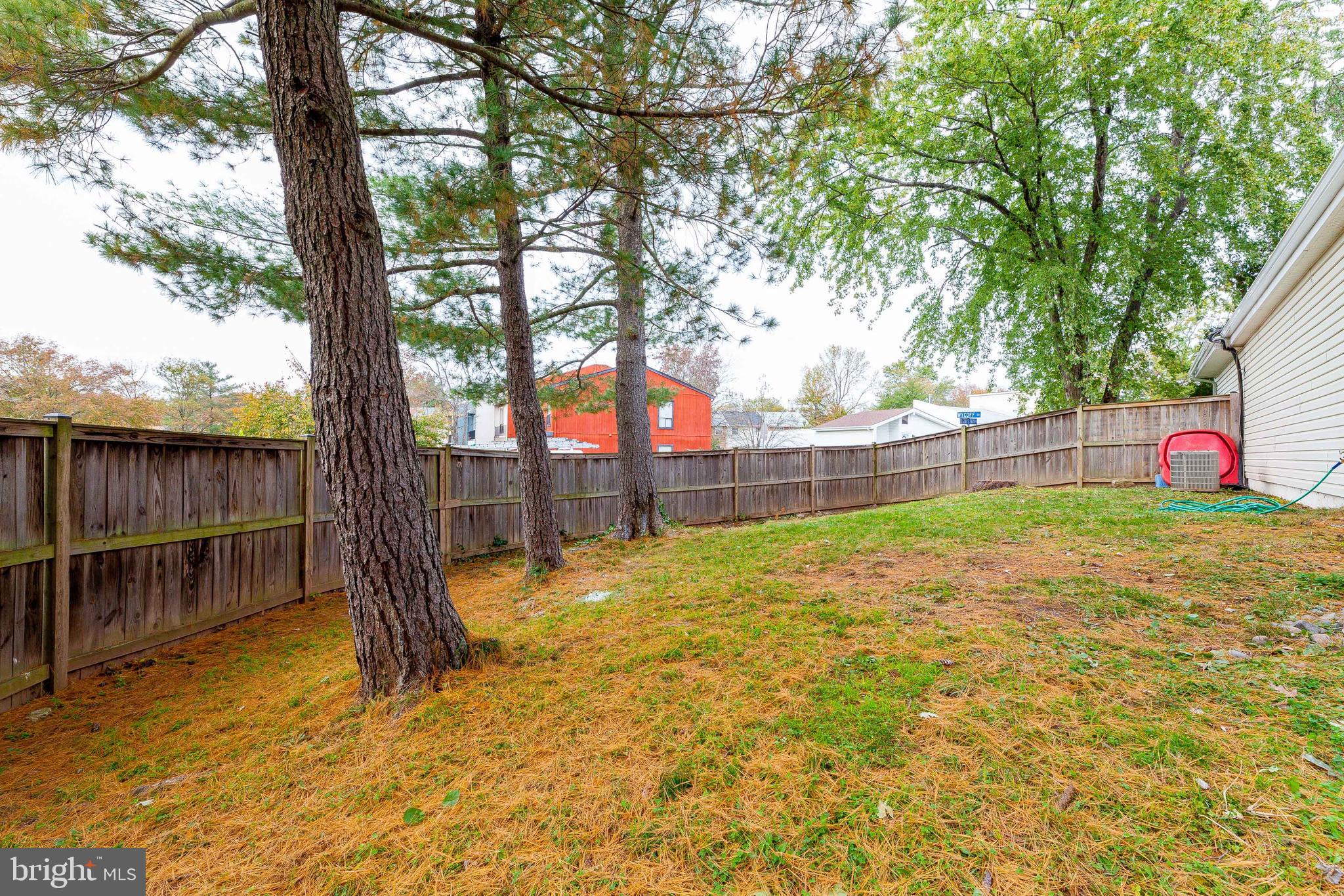 LONDON TOWNE - Residential