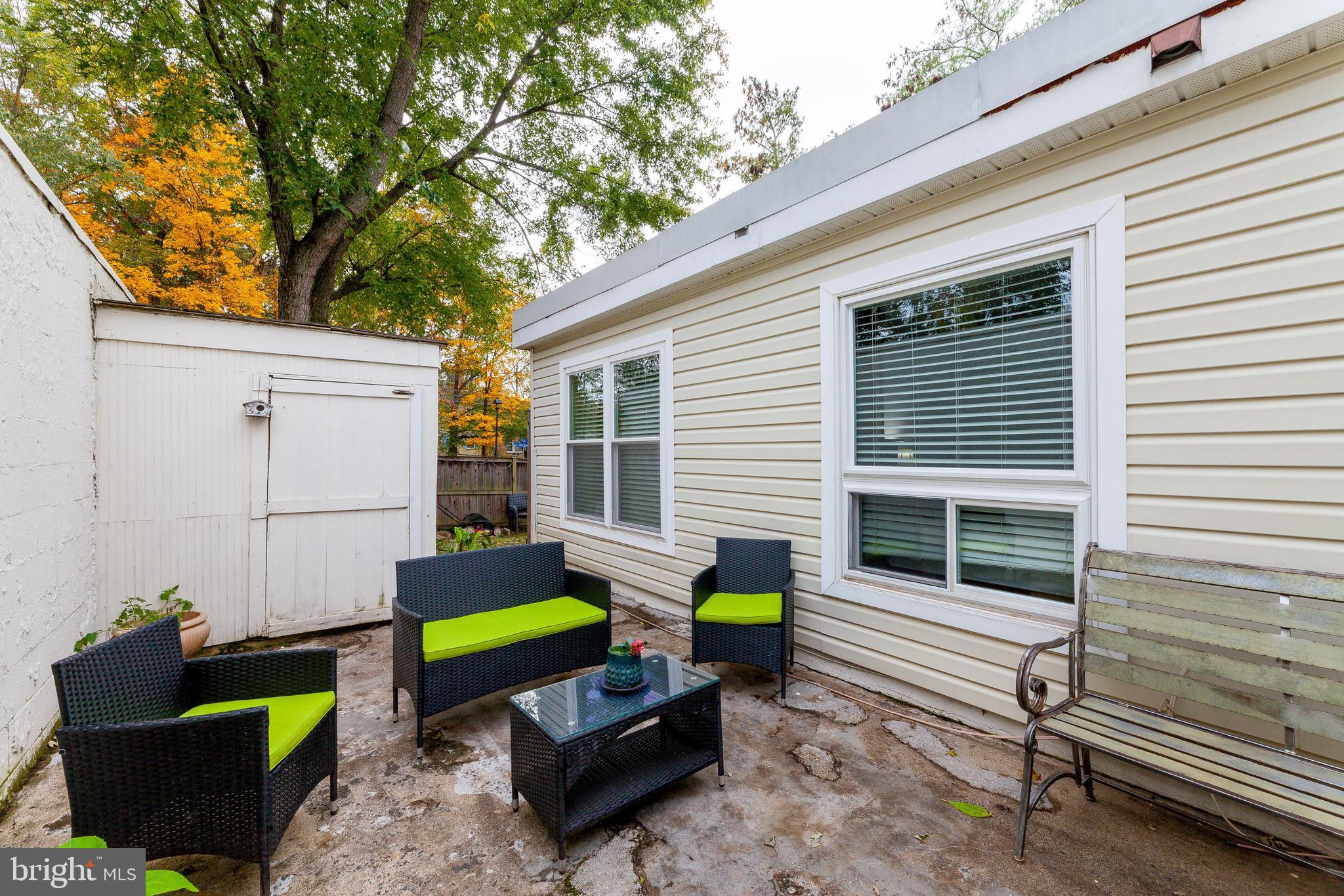 LONDON TOWNE - Residential