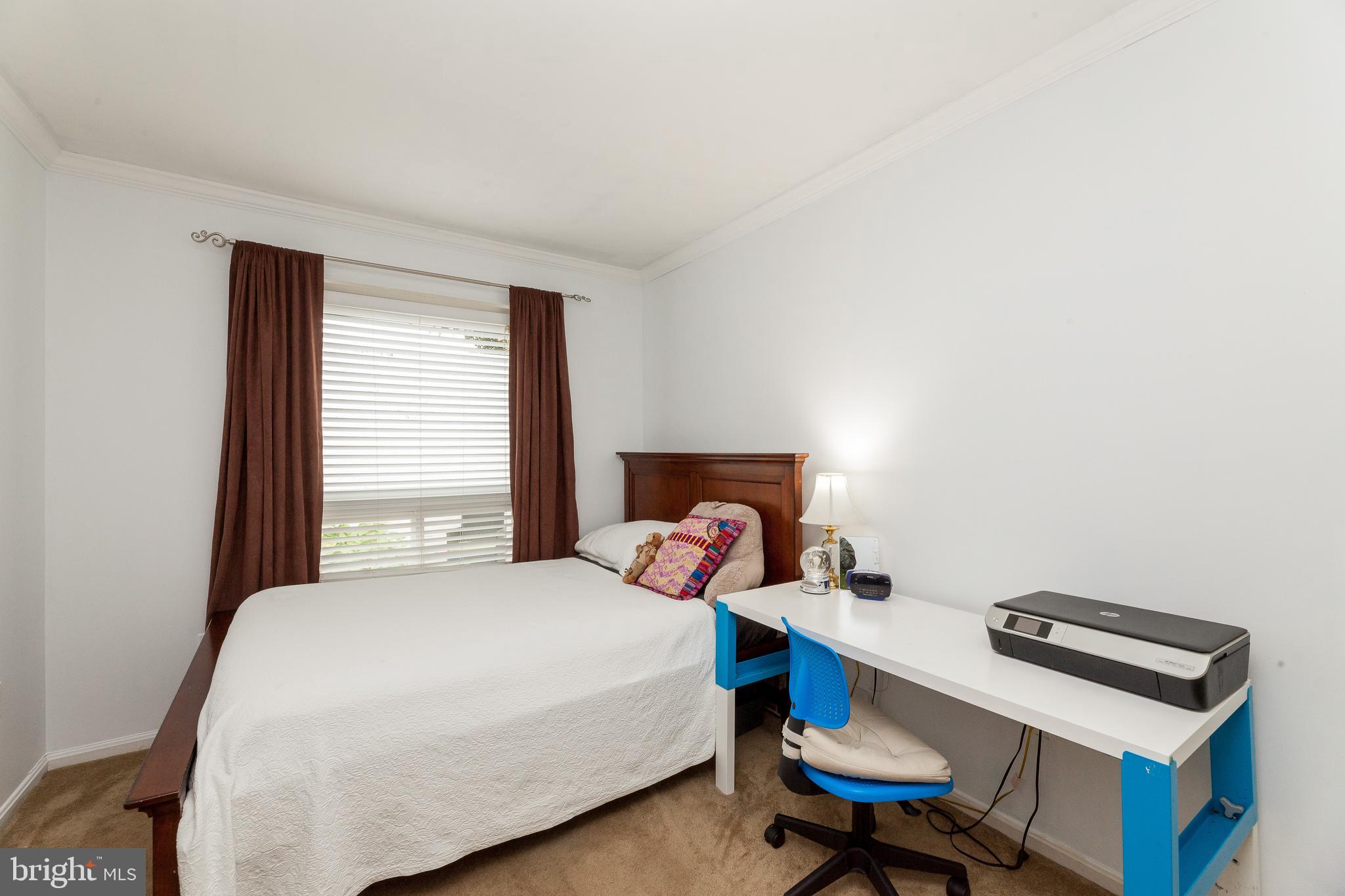 LONDON TOWNE - Residential