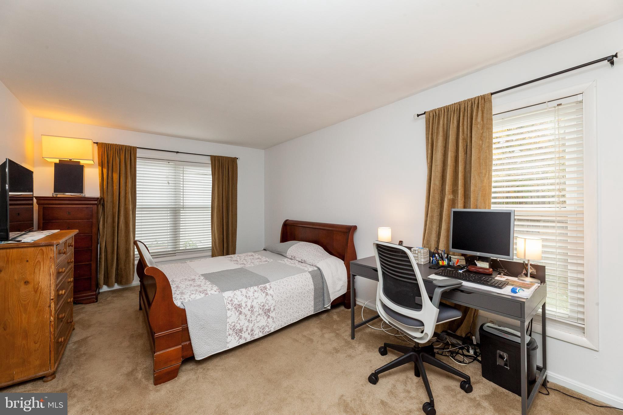 LONDON TOWNE - Residential