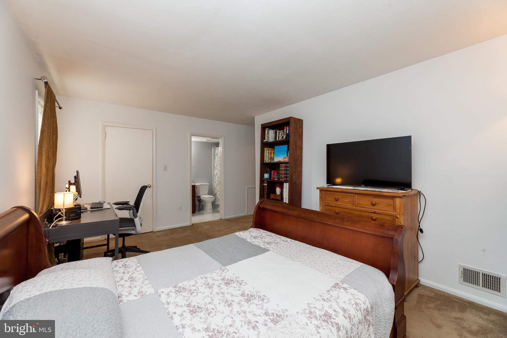 LONDON TOWNE - Residential