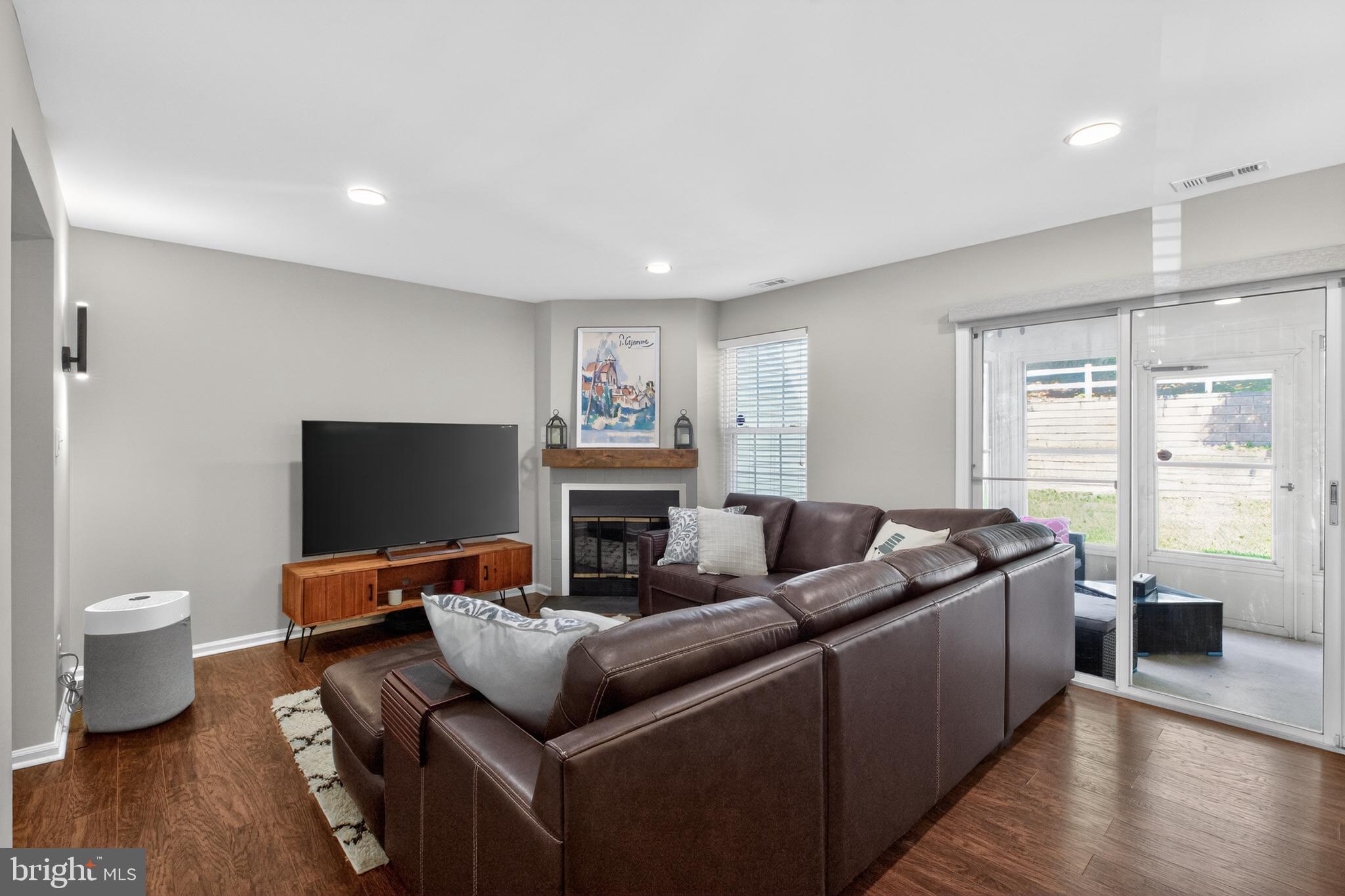 54 KNOLL DRIVE