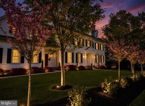 Photo of 904 Locust Street, HERNDON, VA 20170 (MLS # VAFX2342944)
