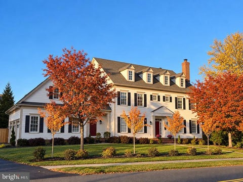 Photo of 904 Locust Street, HERNDON, VA 20170 (MLS # VAFX2342944)