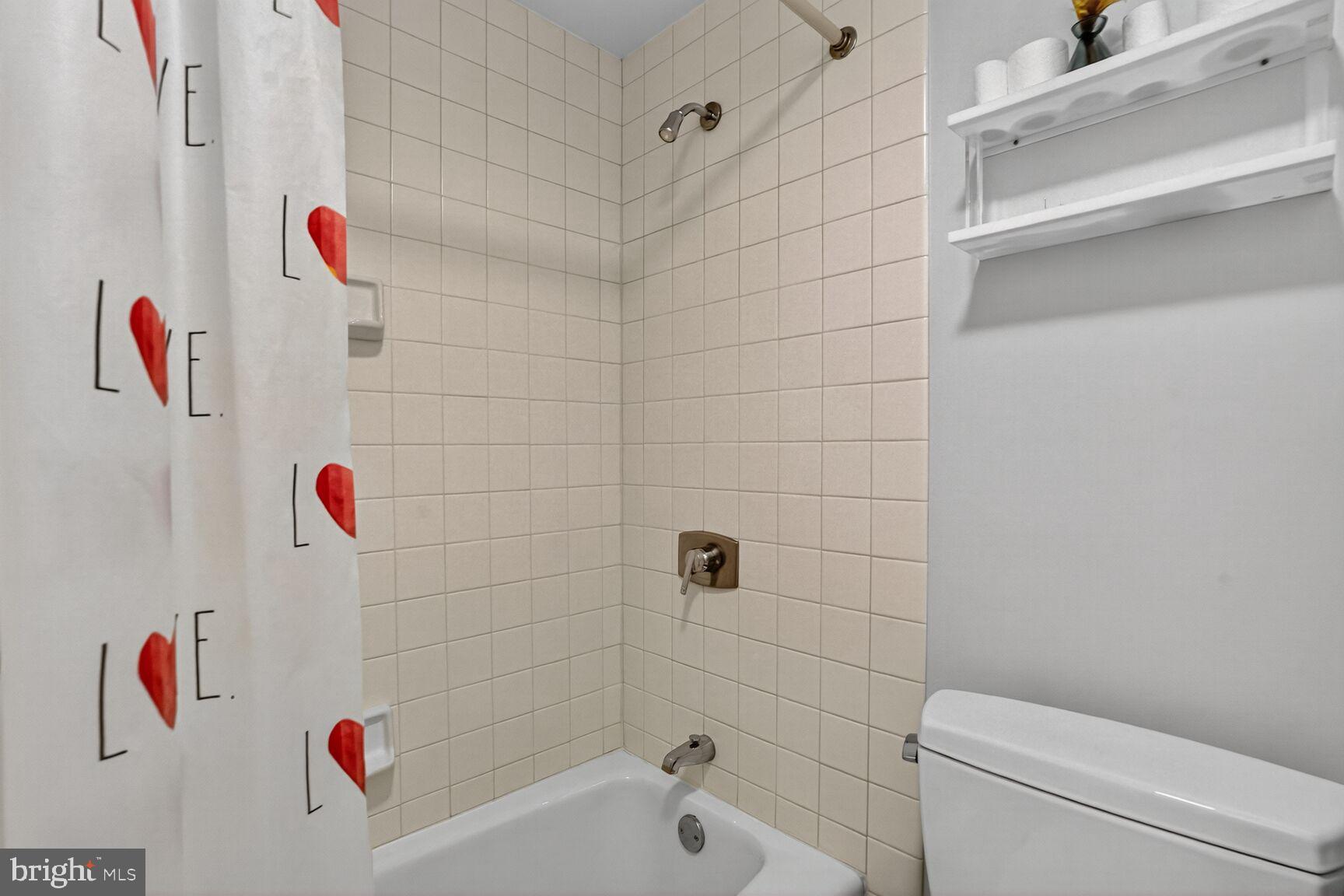 SKYLINE PLAZA - Residential