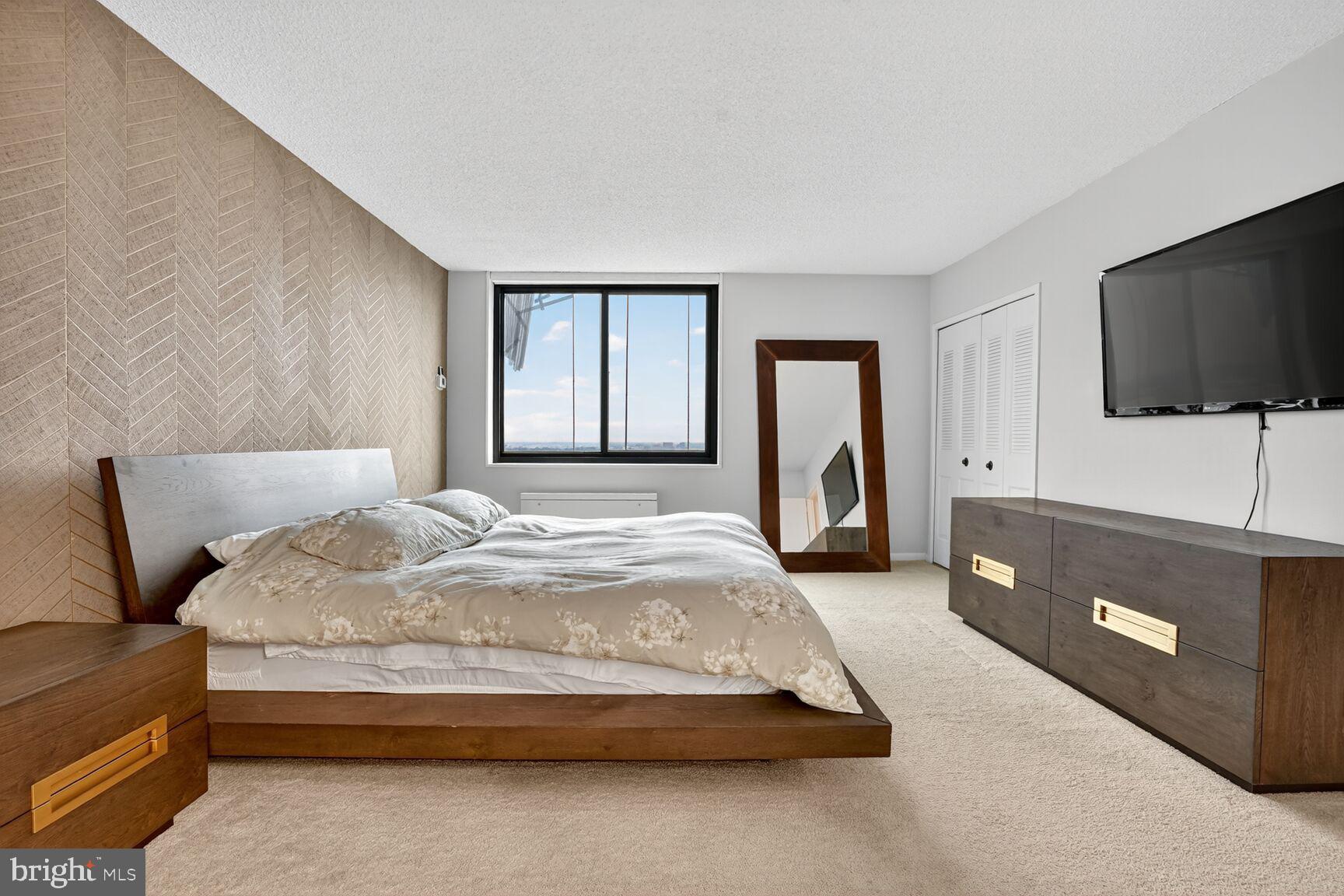 SKYLINE PLAZA - Residential