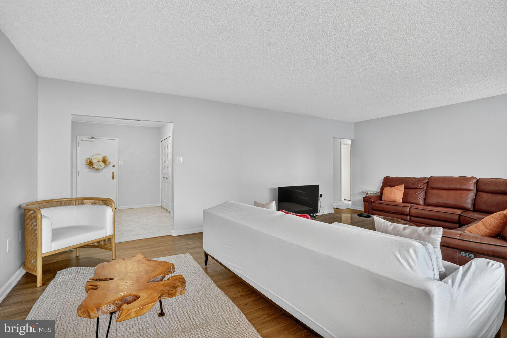 SKYLINE PLAZA - Residential